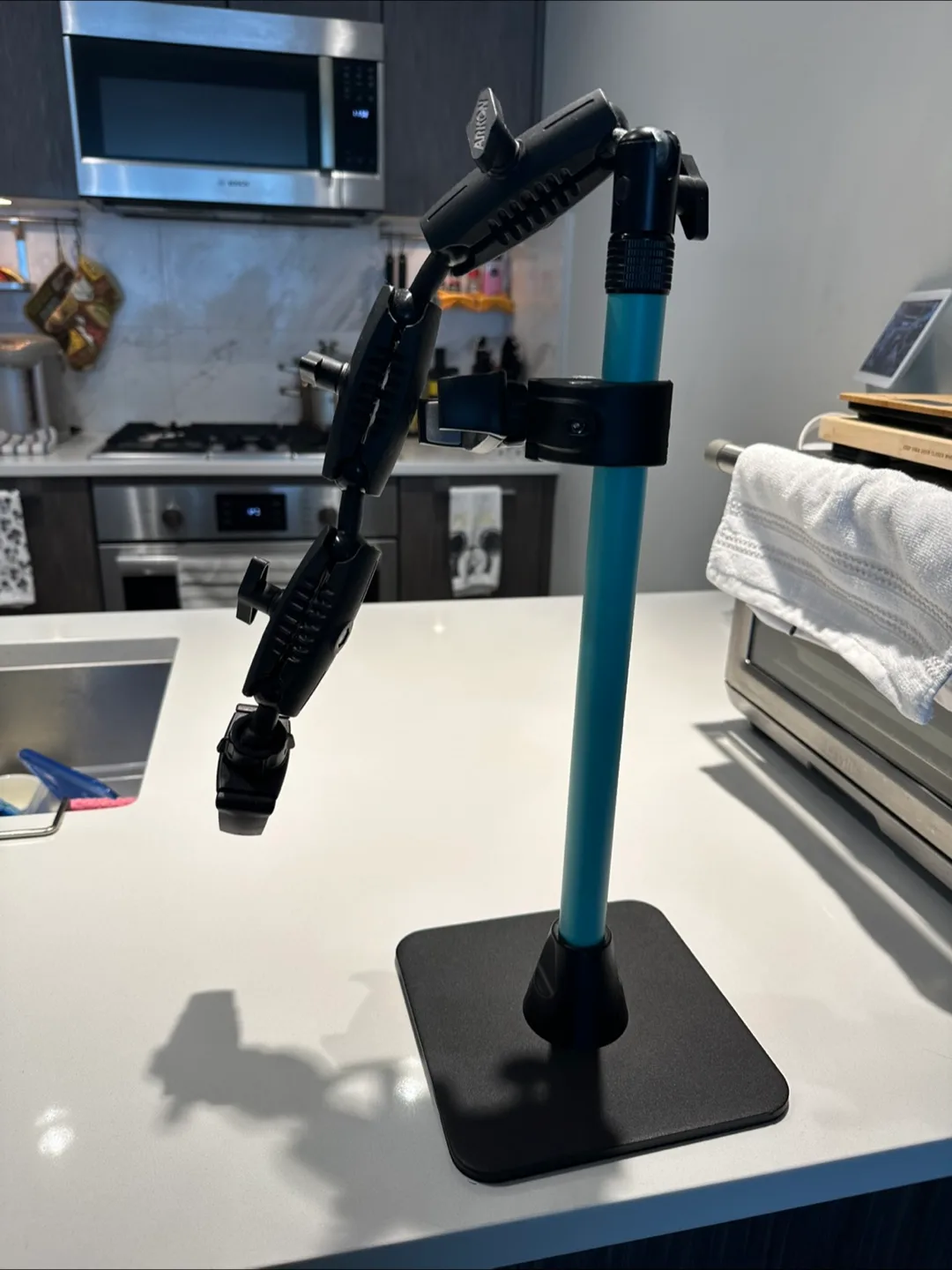 Arkon Mounts Pro Stand for Videos & Photos image indicator(2)