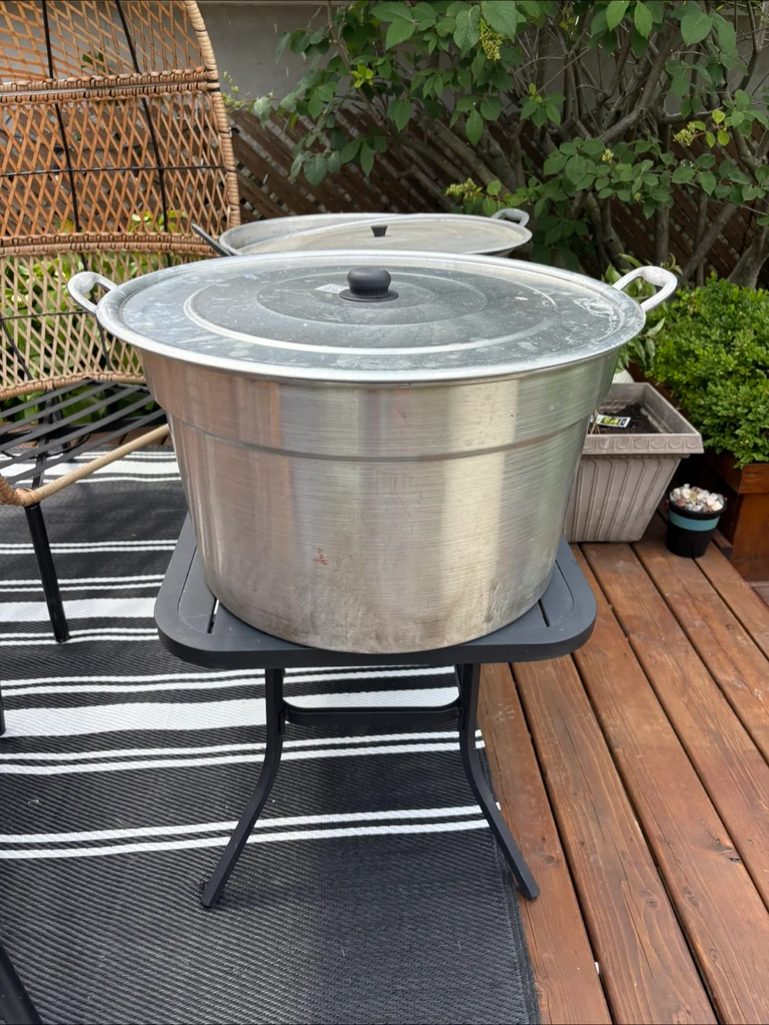 2 large boiling pots thumbnail