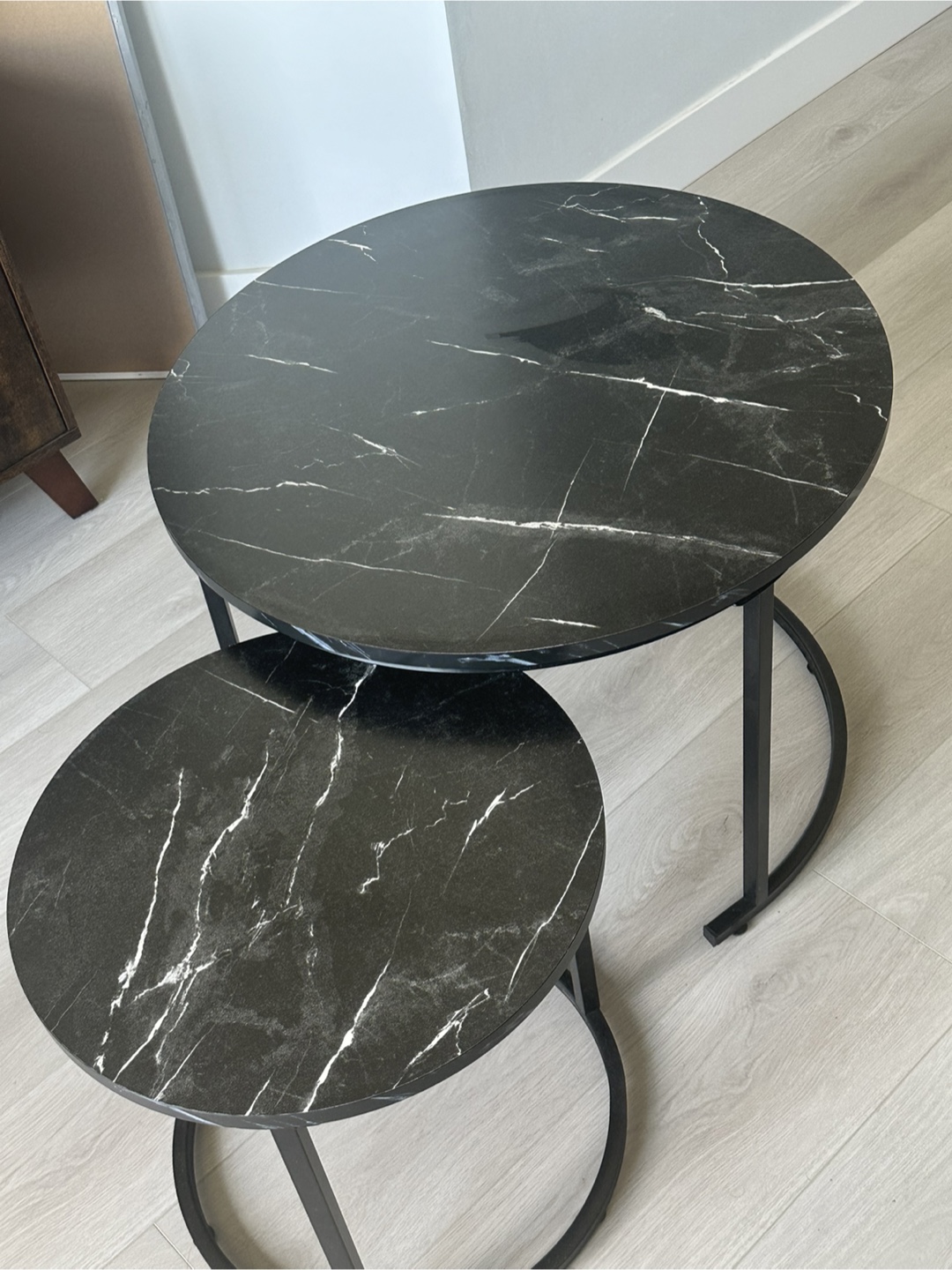 Round Nesting Tables - Black Marble Pattern