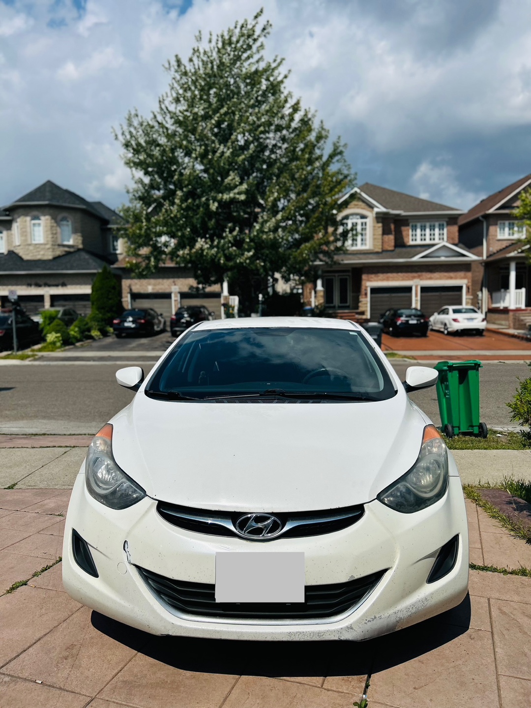 Hyundai Elantra - White Sedan