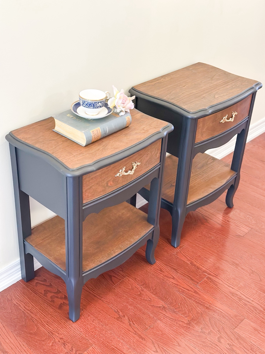 Newly Refinished End/Night Tables - photo 2