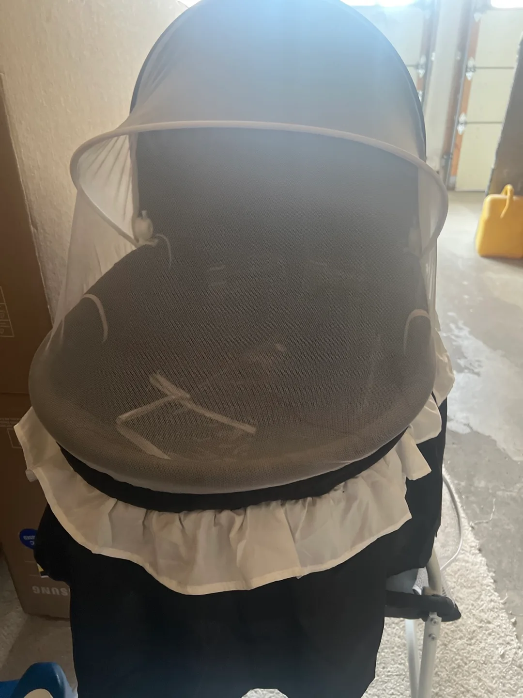 Black Bassinet with Mosquito Net image indicator(3)