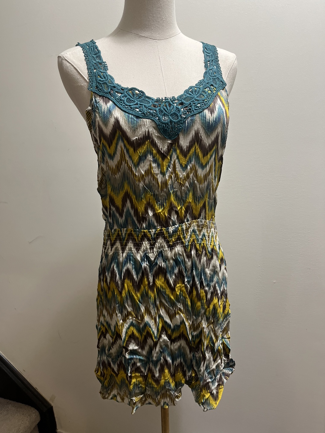 Striking Patterned Dress with teal lace sz S - photo 2