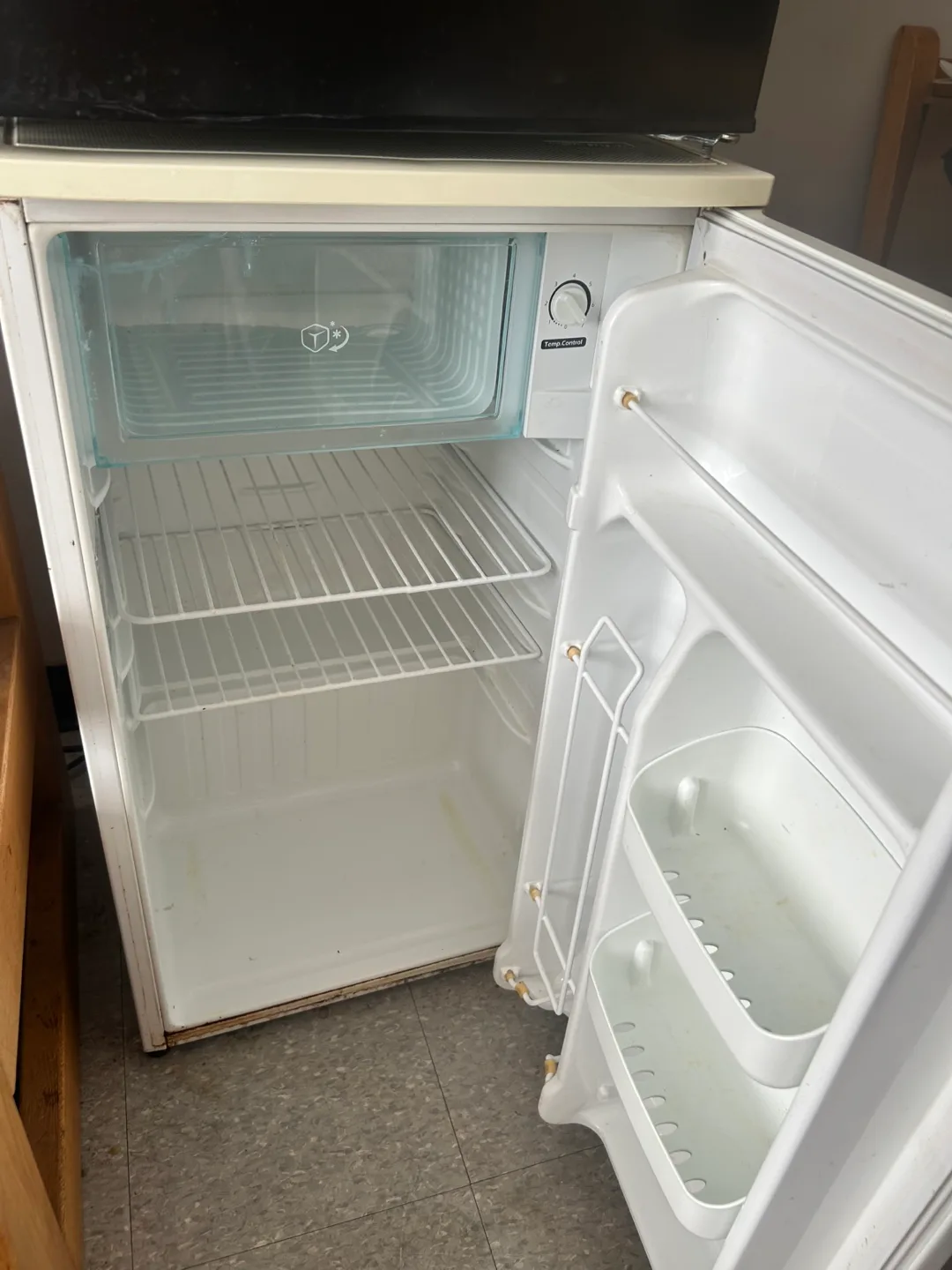 GoldStar GC151CW Mini Fridge image indicator(3)