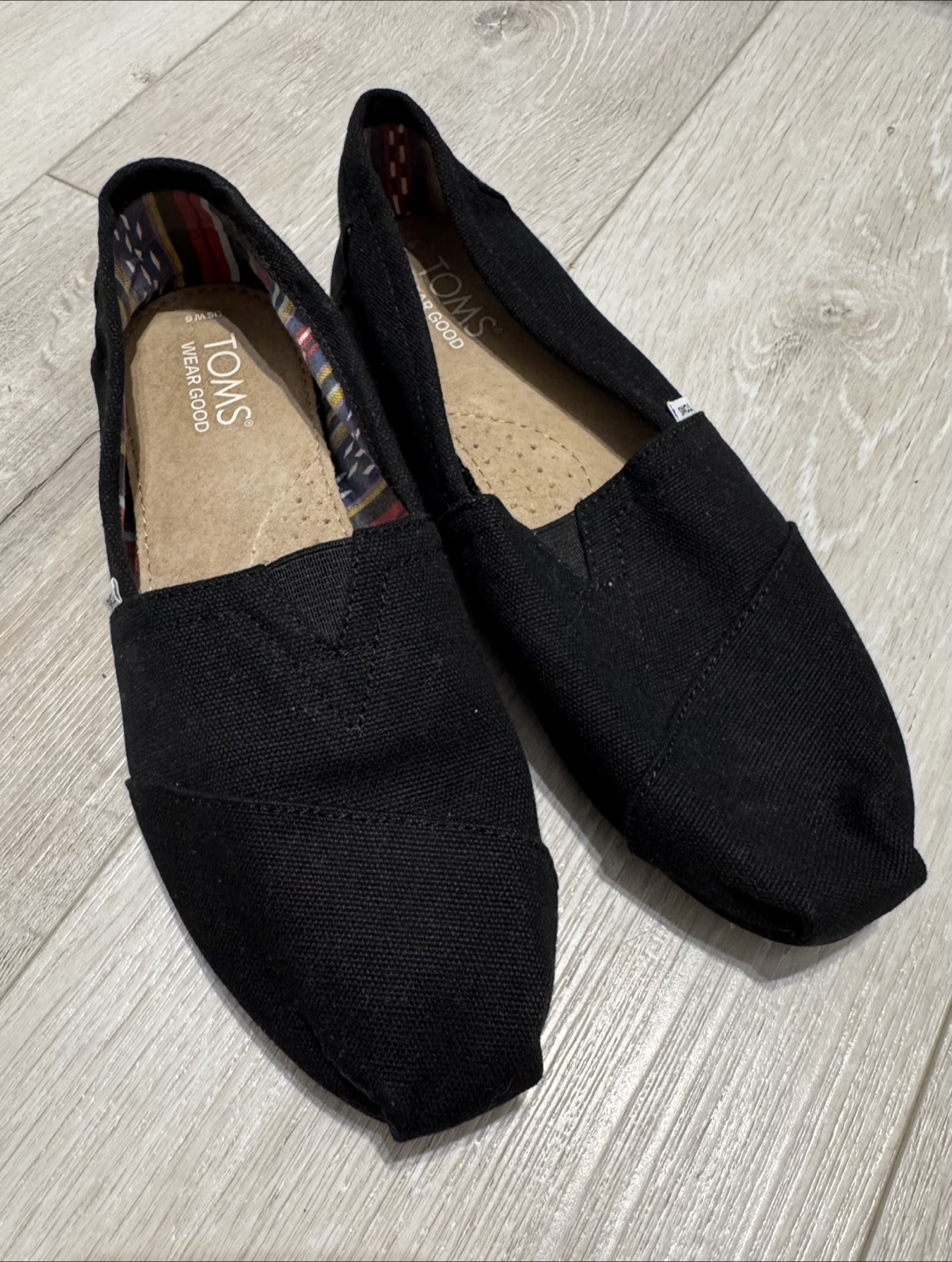 Unworn black TOMS women's size 6