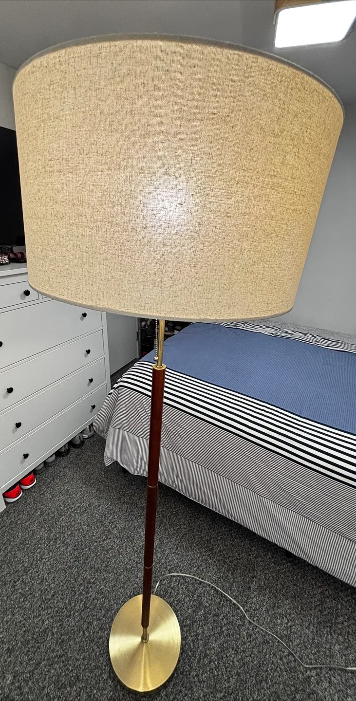 Deluxe Table Lamp Adesso Walnut Eucalyptus Wood Brass lámpara image indicator(2)