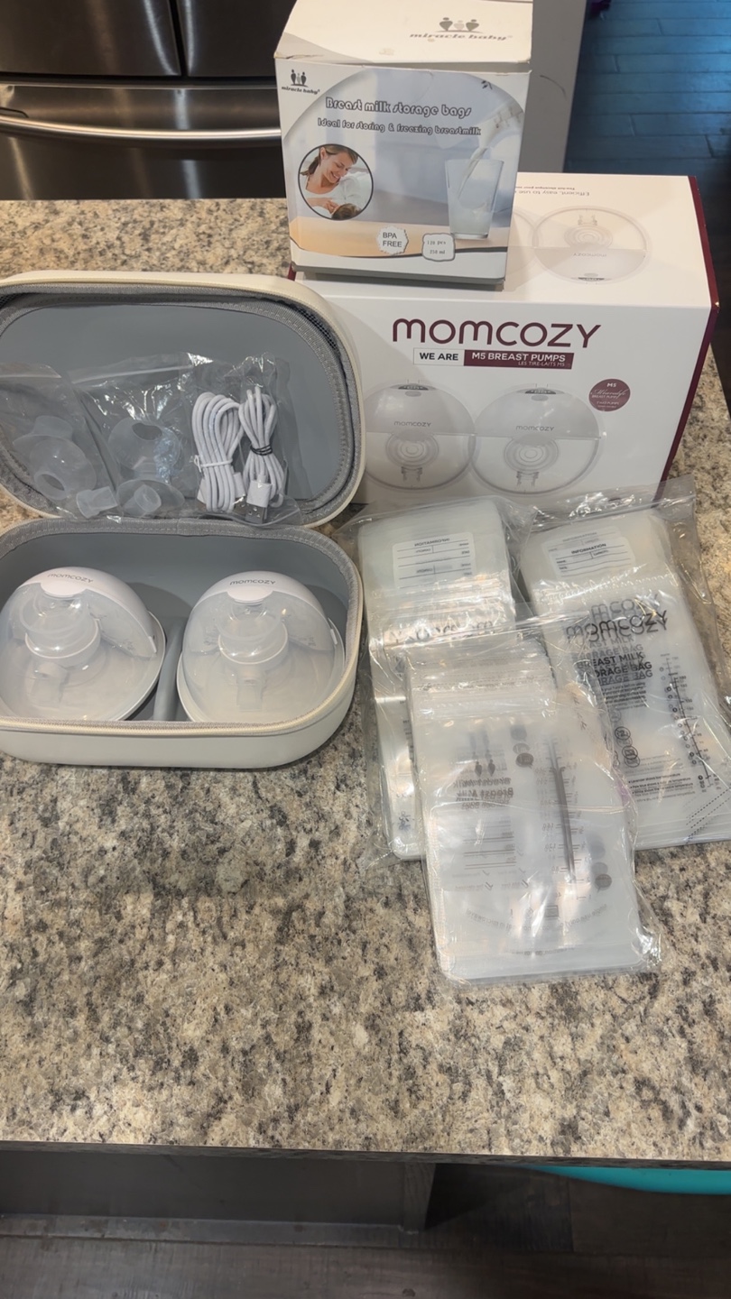 Momcozy M5 Breast Pumps + Storage Bags