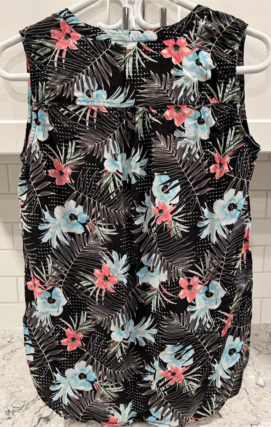 Women’s Sleeveless Dressy Casual Blouse - photo 2
