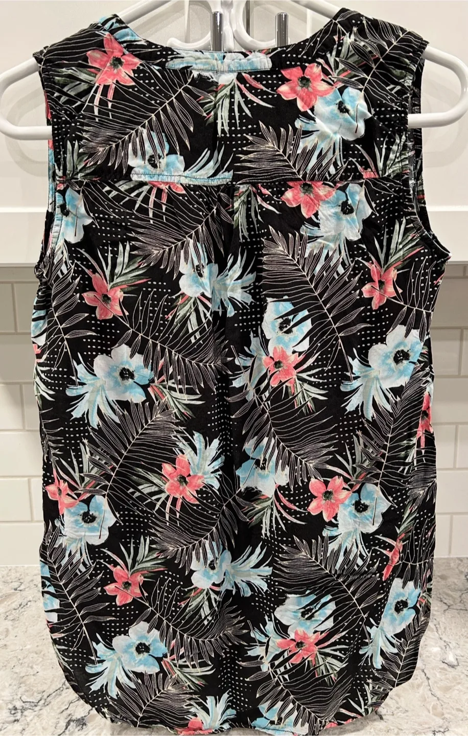 Women’s Sleeveless Dressy Casual Blouses image indicator(3)