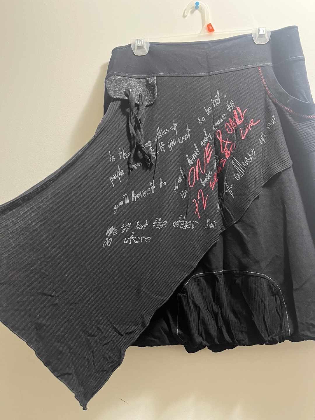 Tricotto Black Asymmetrical Skirt with Red Accents sz M - photo 2