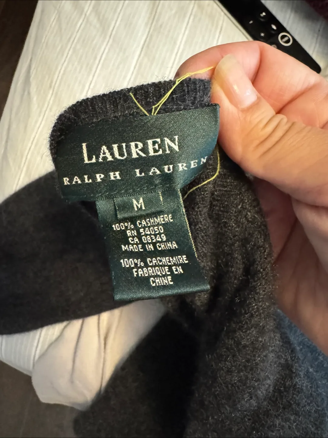 #freecycle Ralph Lauren Cashmere Cardigan - Grey, Size M image indicator(2)