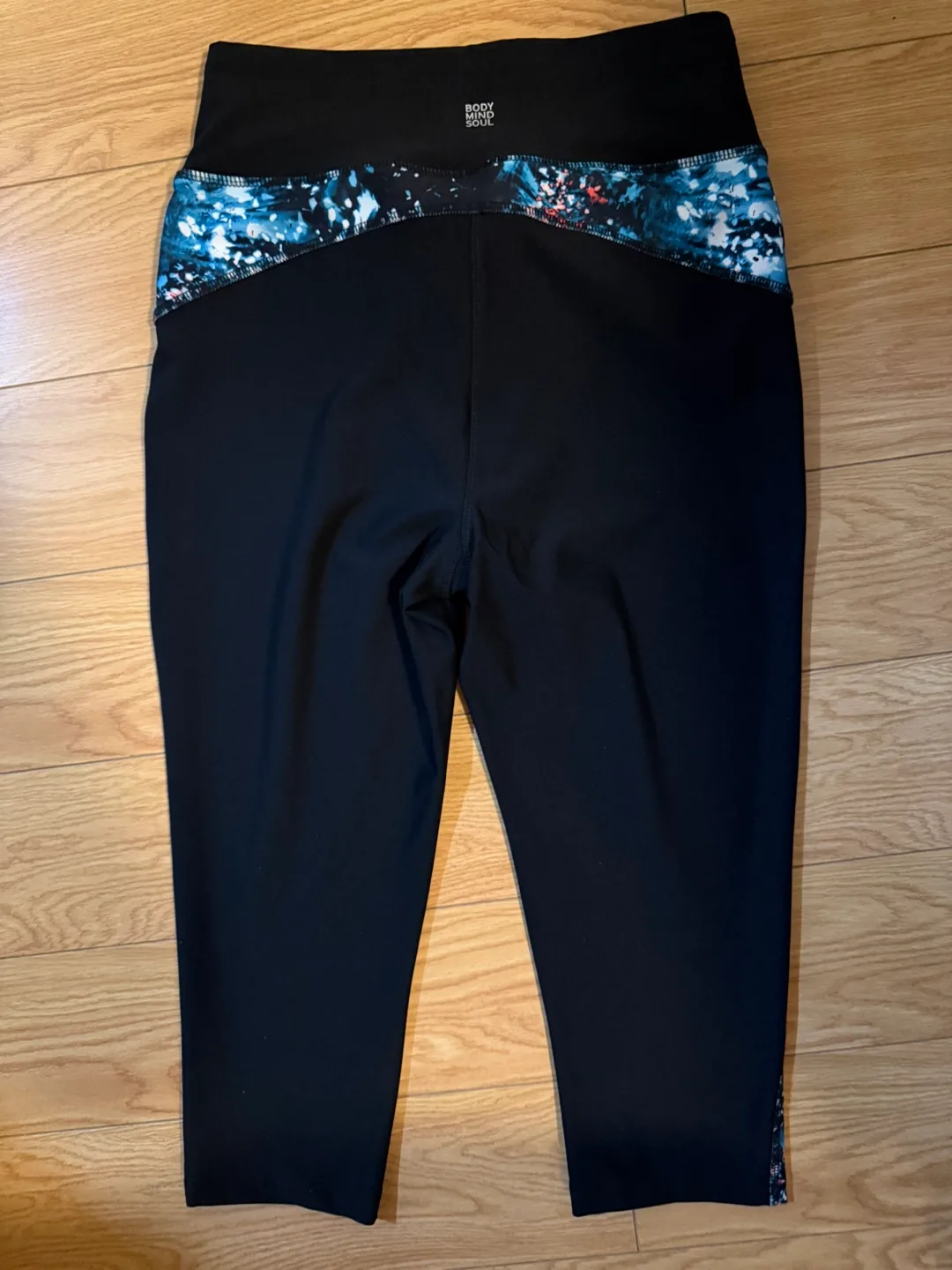 Two cropped capri leggings - Size M/L. $15 for both. image indicator(3)