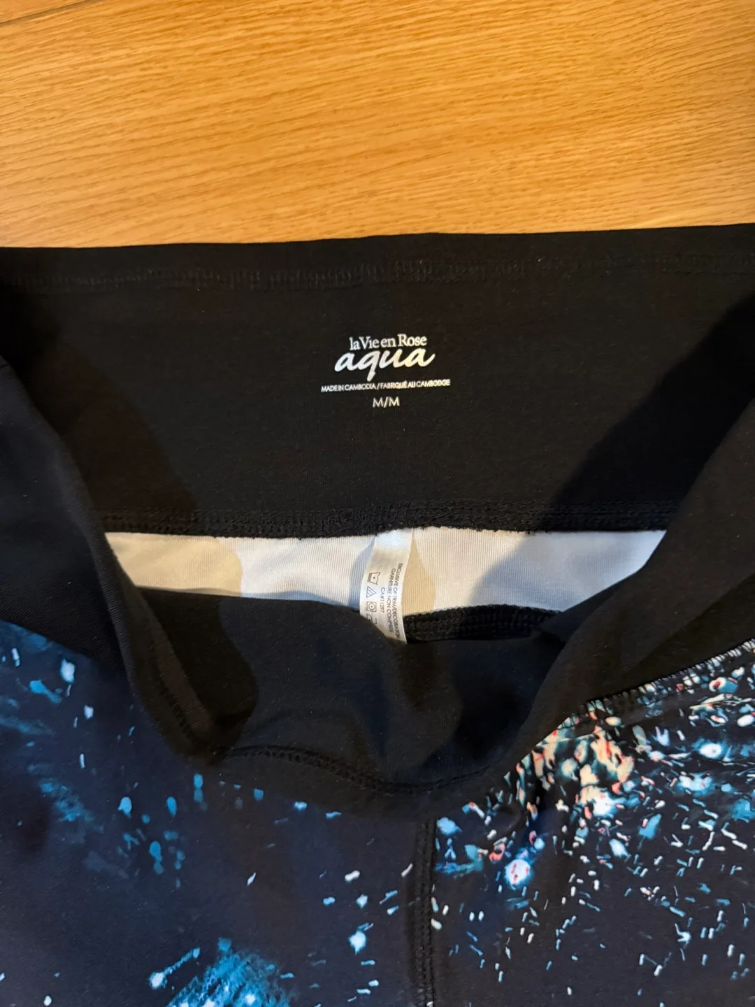 Two cropped capri leggings - Size M/L. $15 for both. image indicator(4)