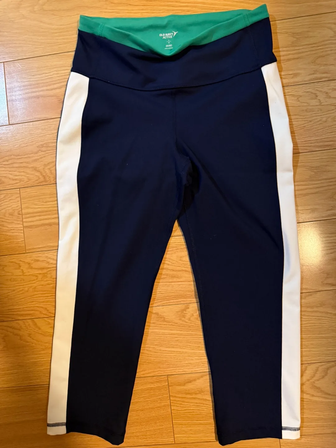 Two cropped capri leggings - Size M/L. $15 for both. image indicator(8)