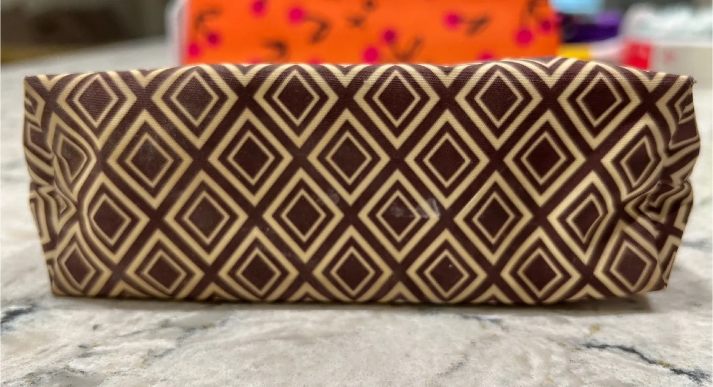 Clinique and Estée Lauder Make Up/Cosmetic Bags image indicator(6)