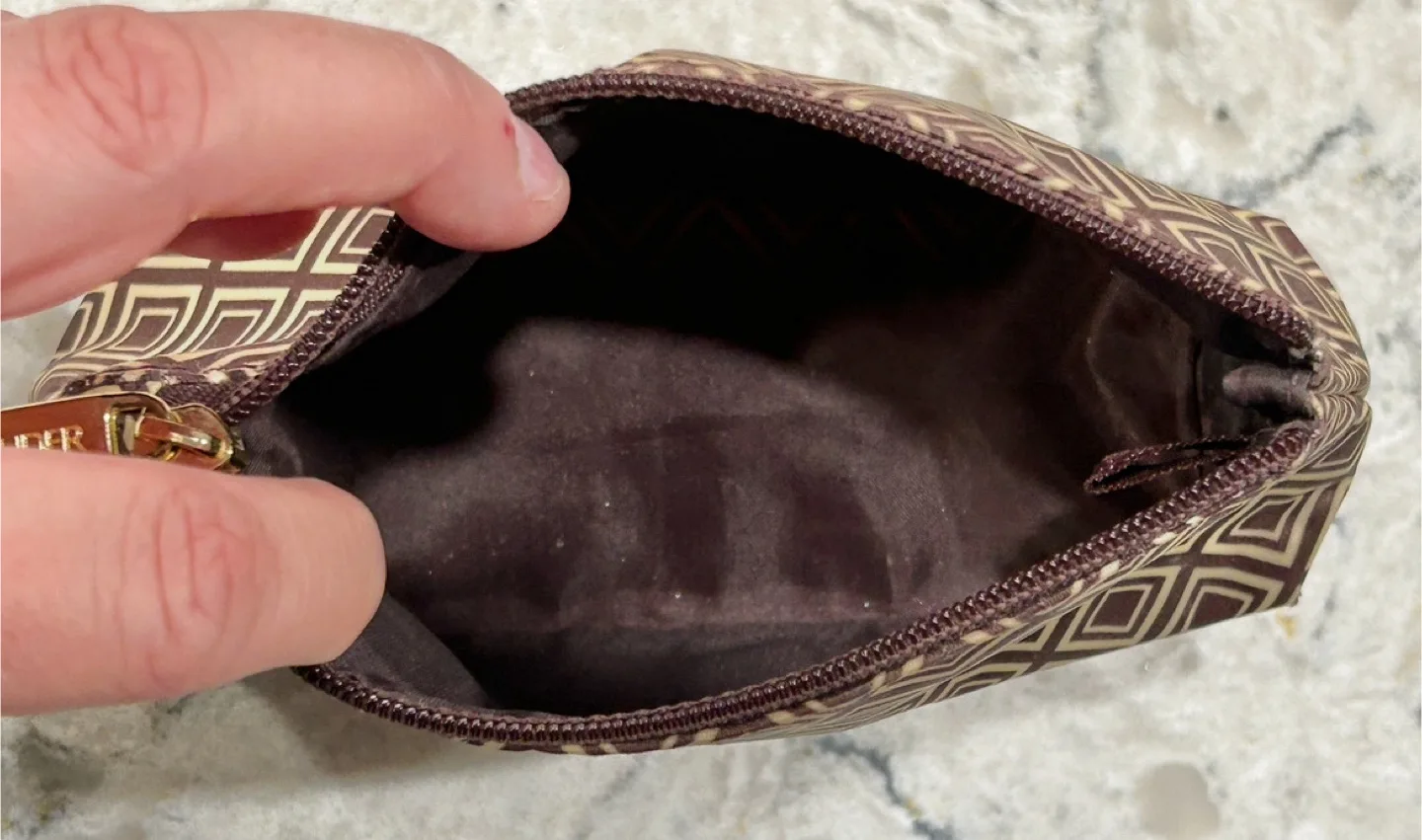 Clinique and Estée Lauder Make Up/Cosmetic Bags image indicator(7)