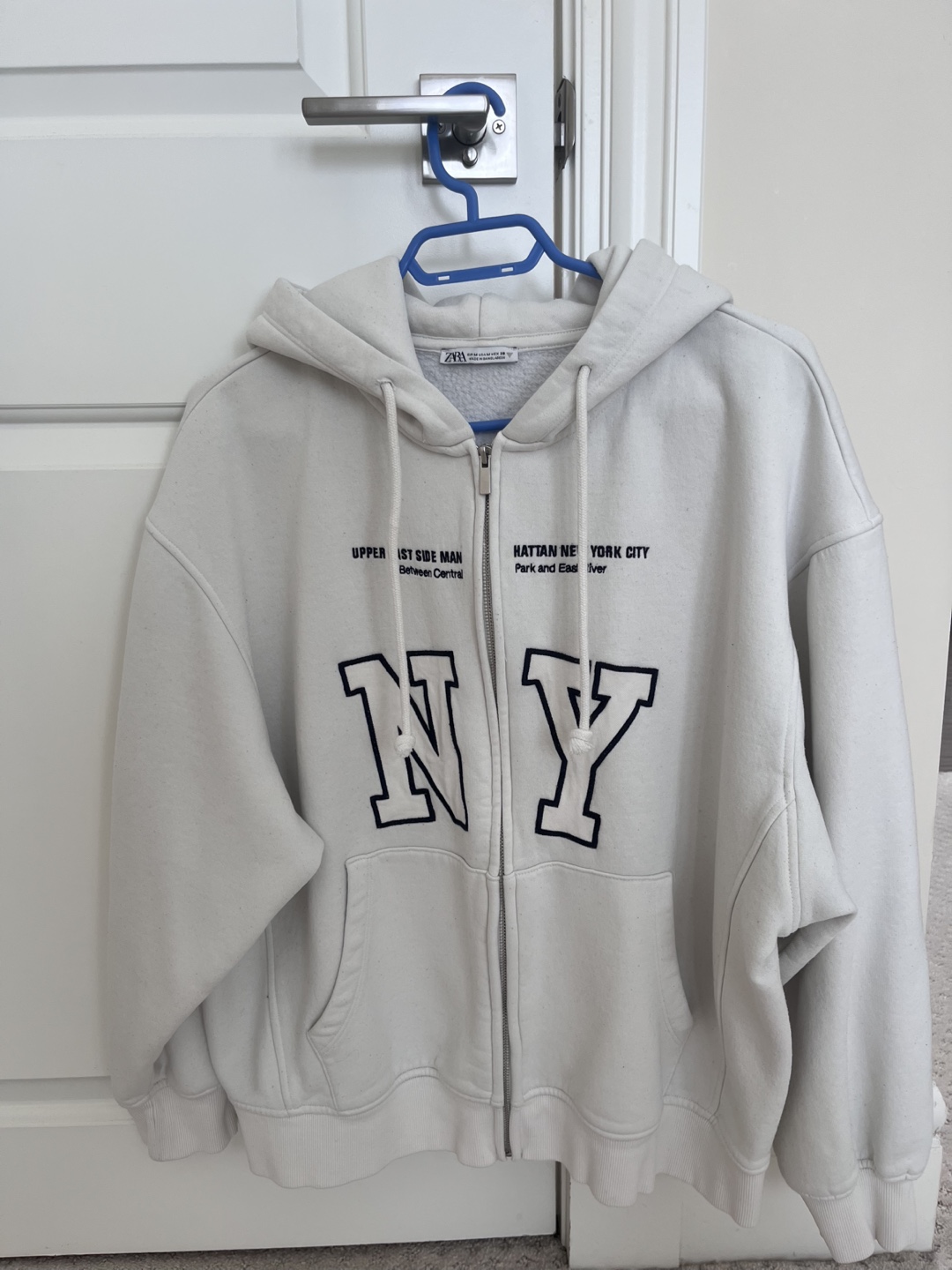Zara Women's NY White Zip-Up Hoodie - Size M