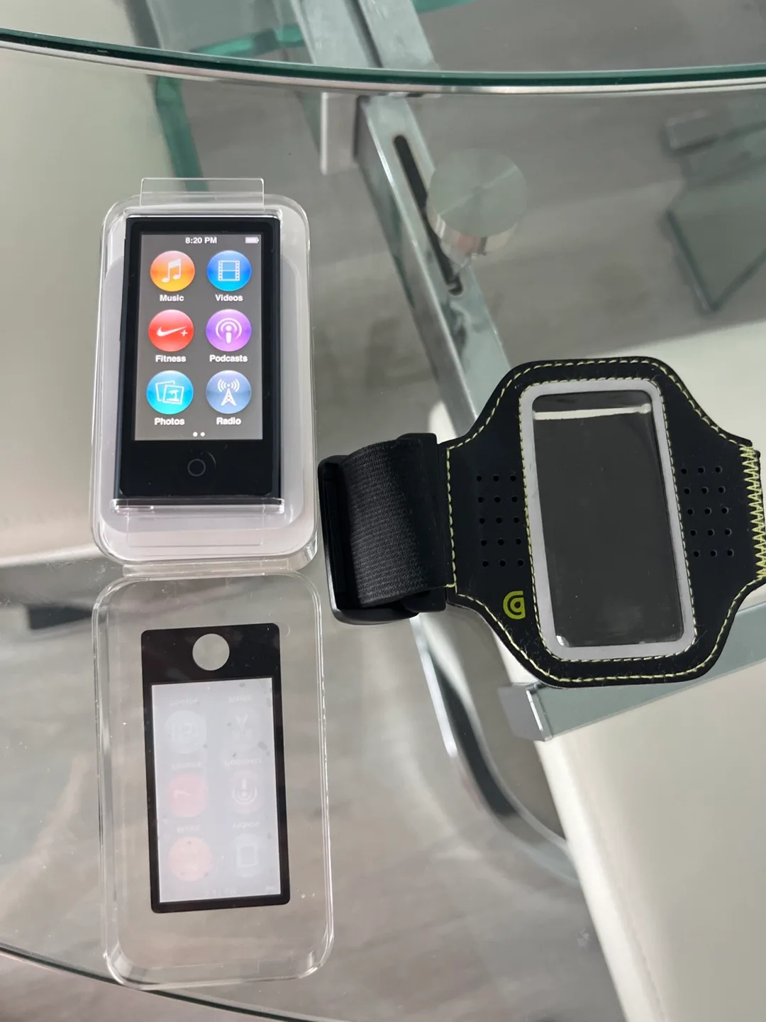 iPod Nano 7th Generation Black w/ Accessories image indicator(3)