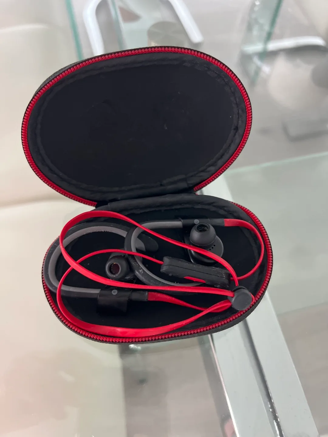 Beats by Dr. Dre Powerbeats 2 Wireless image indicator(2)