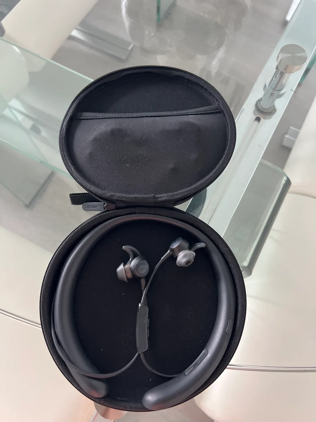 Bose QuietControl 30 Wireless Headphones image indicator(2)