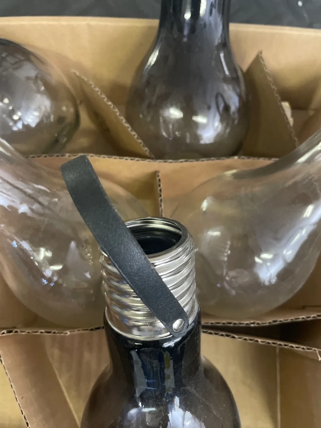 Bulb Shaped Glass Bottles with Handle image indicator(2)