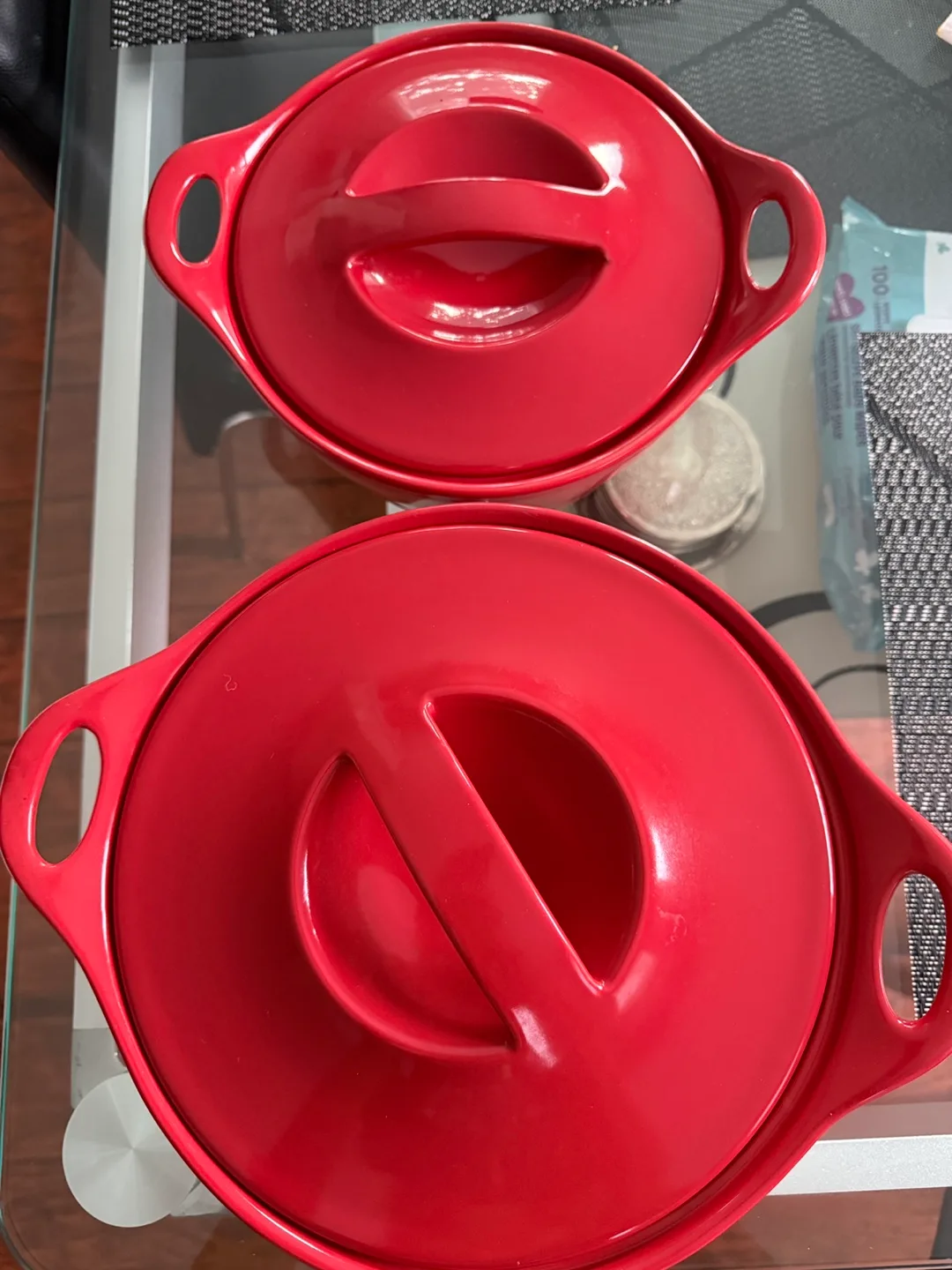 Red Round Casserole Dishes - Set of 2 for 35$ thumbnail