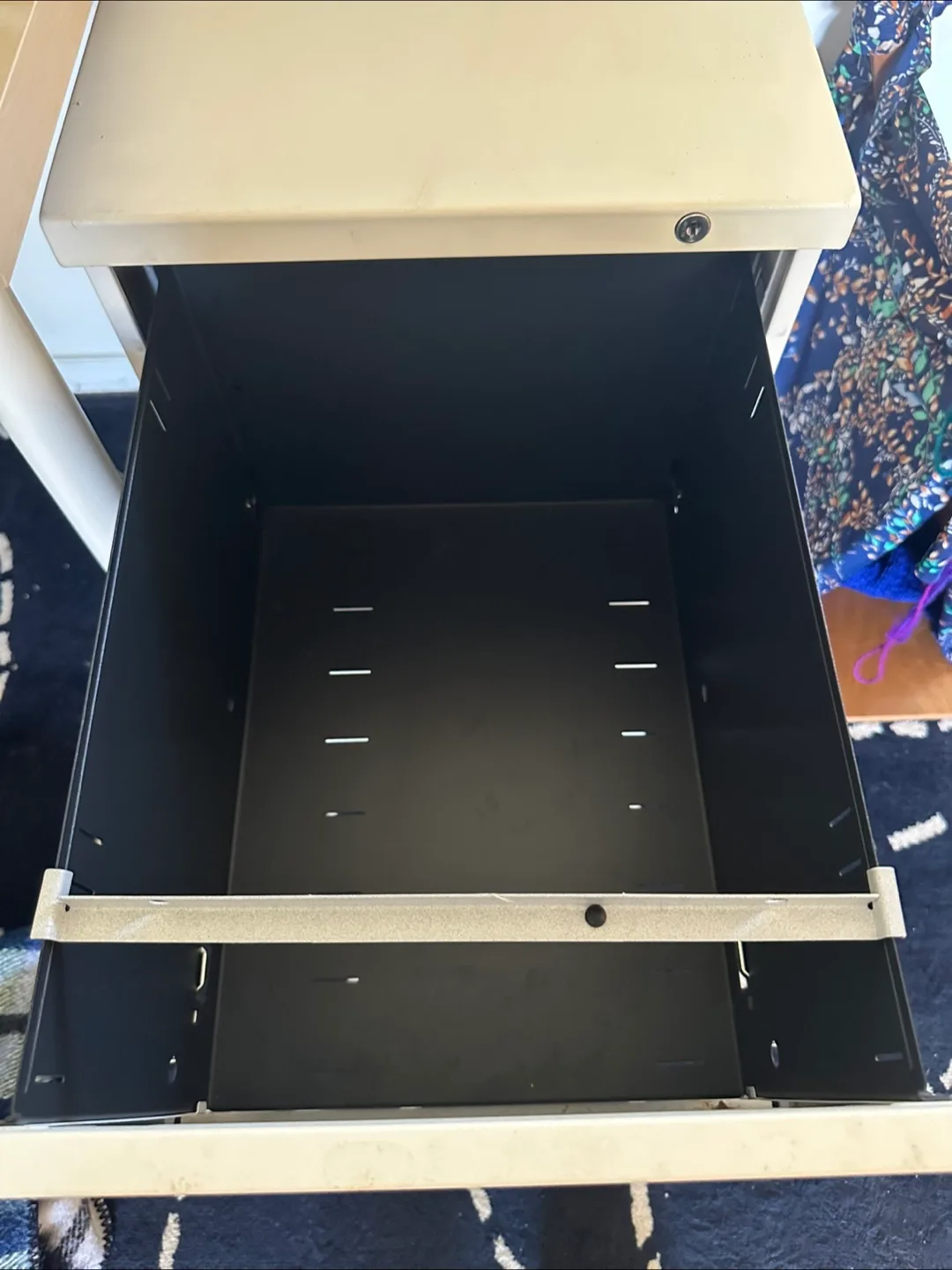 White Two-Drawer Filing Cabinet image indicator(2)