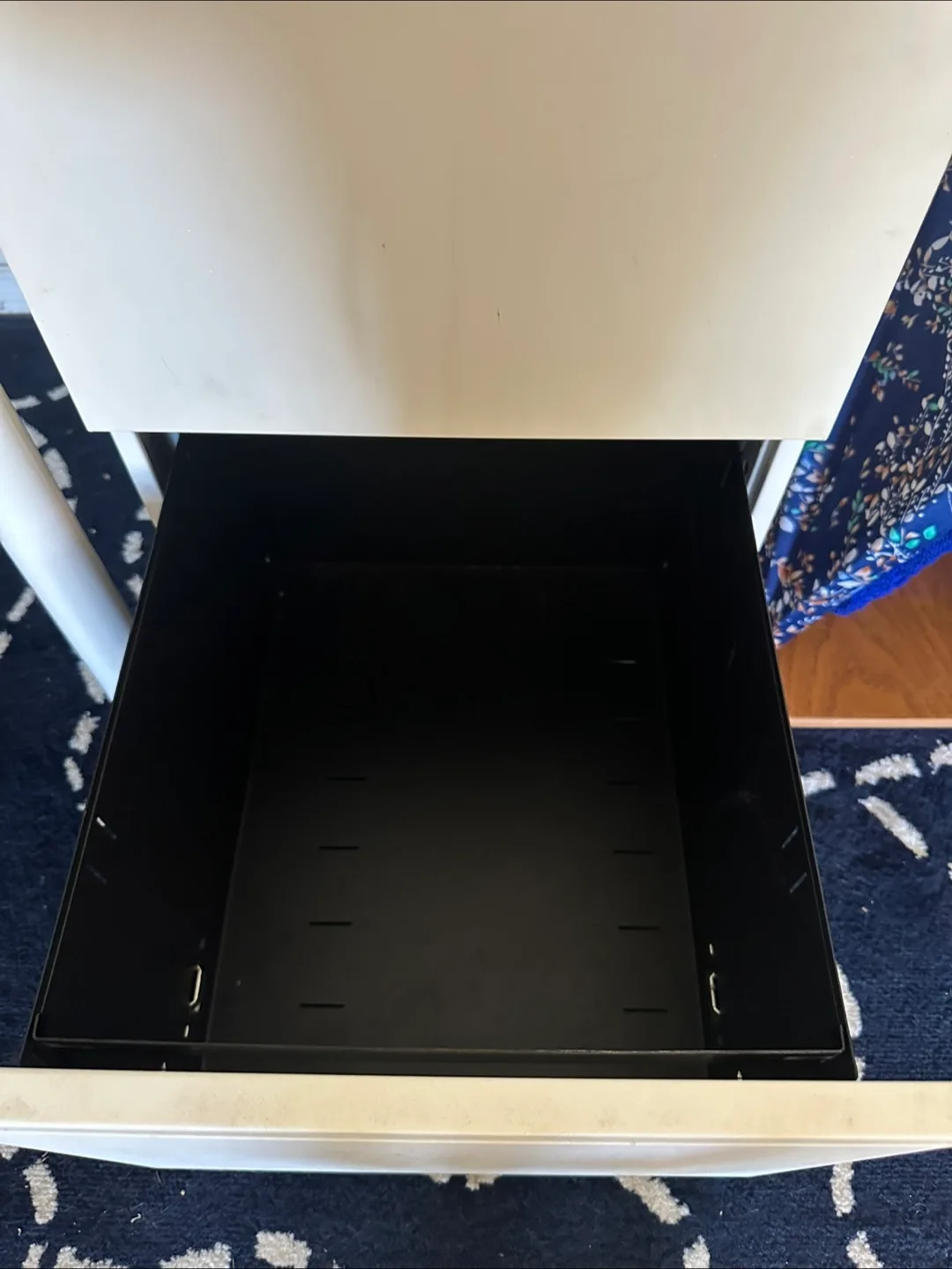 White Two-Drawer Filing Cabinet image indicator(3)