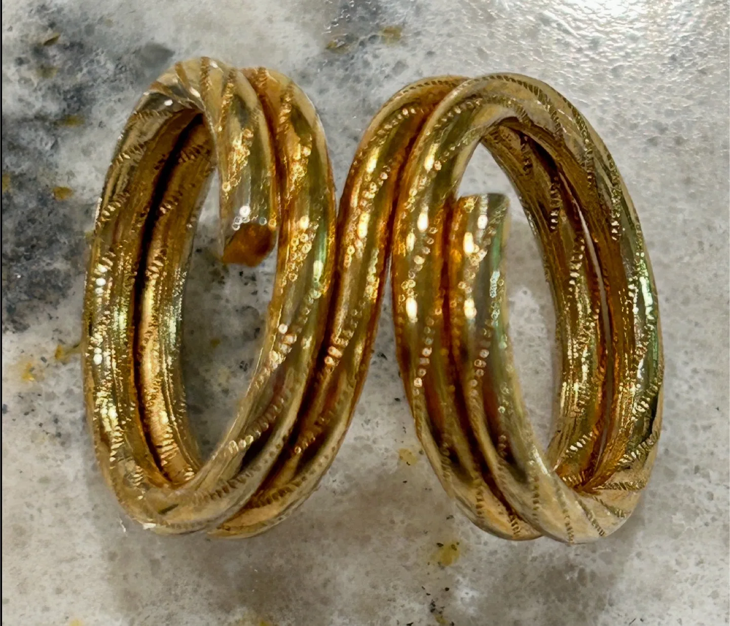 Gold Colored Metal Spiral Scarf Ring image indicator(3)