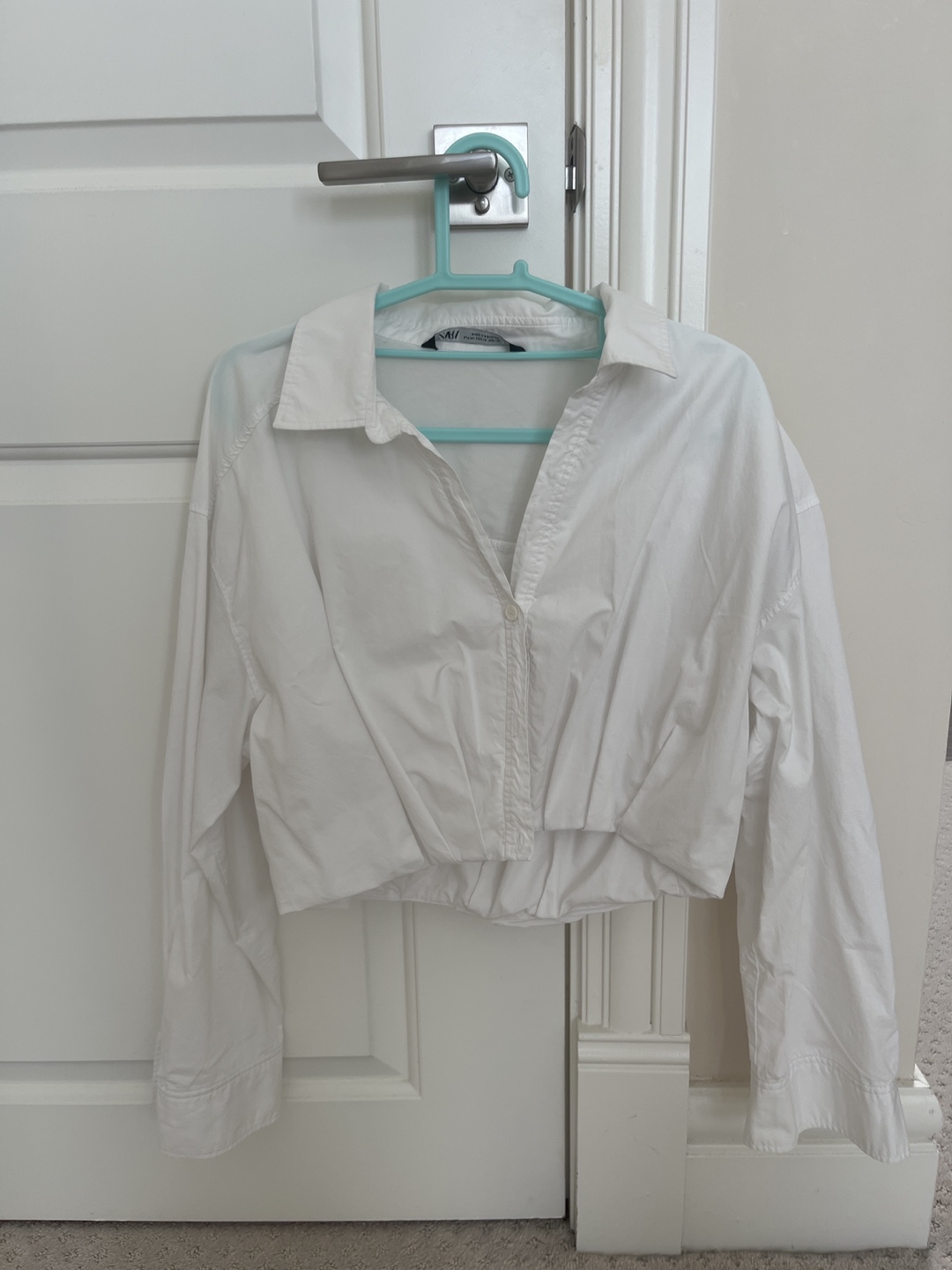 Zara White Cropped Button Up Shirt - Size XL