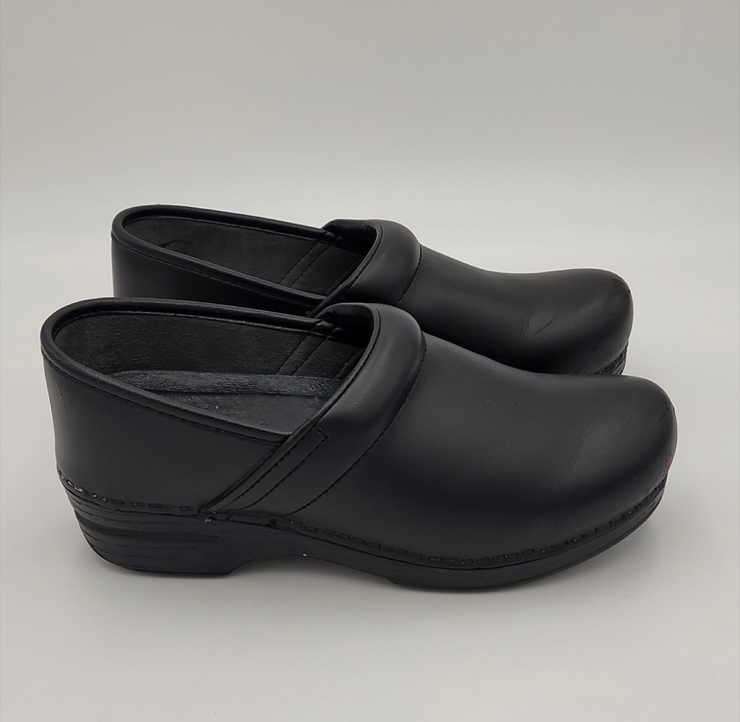 Dansko XP 2.0 Black Clogs