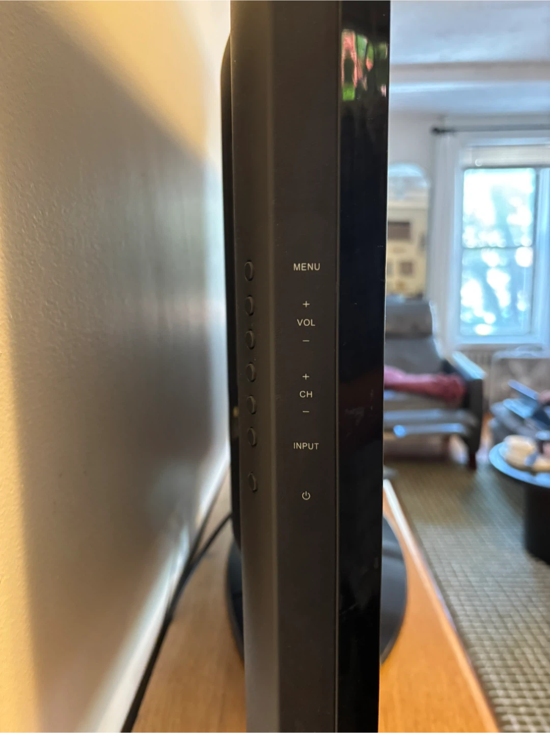 Westinghouse VR-4025 40" LCD TV - photo 2