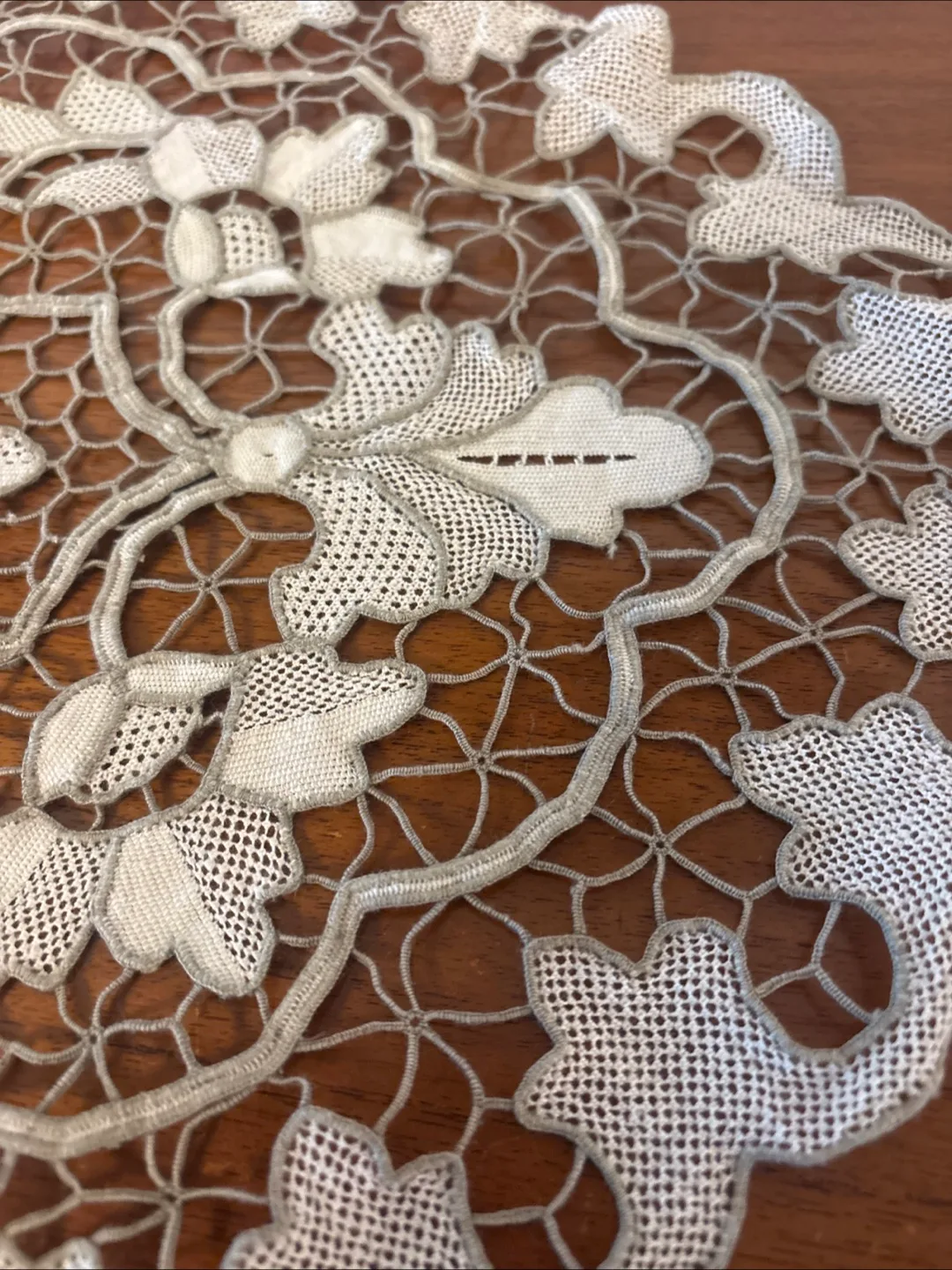 Vintage Floral Lace Doily image indicator(3)