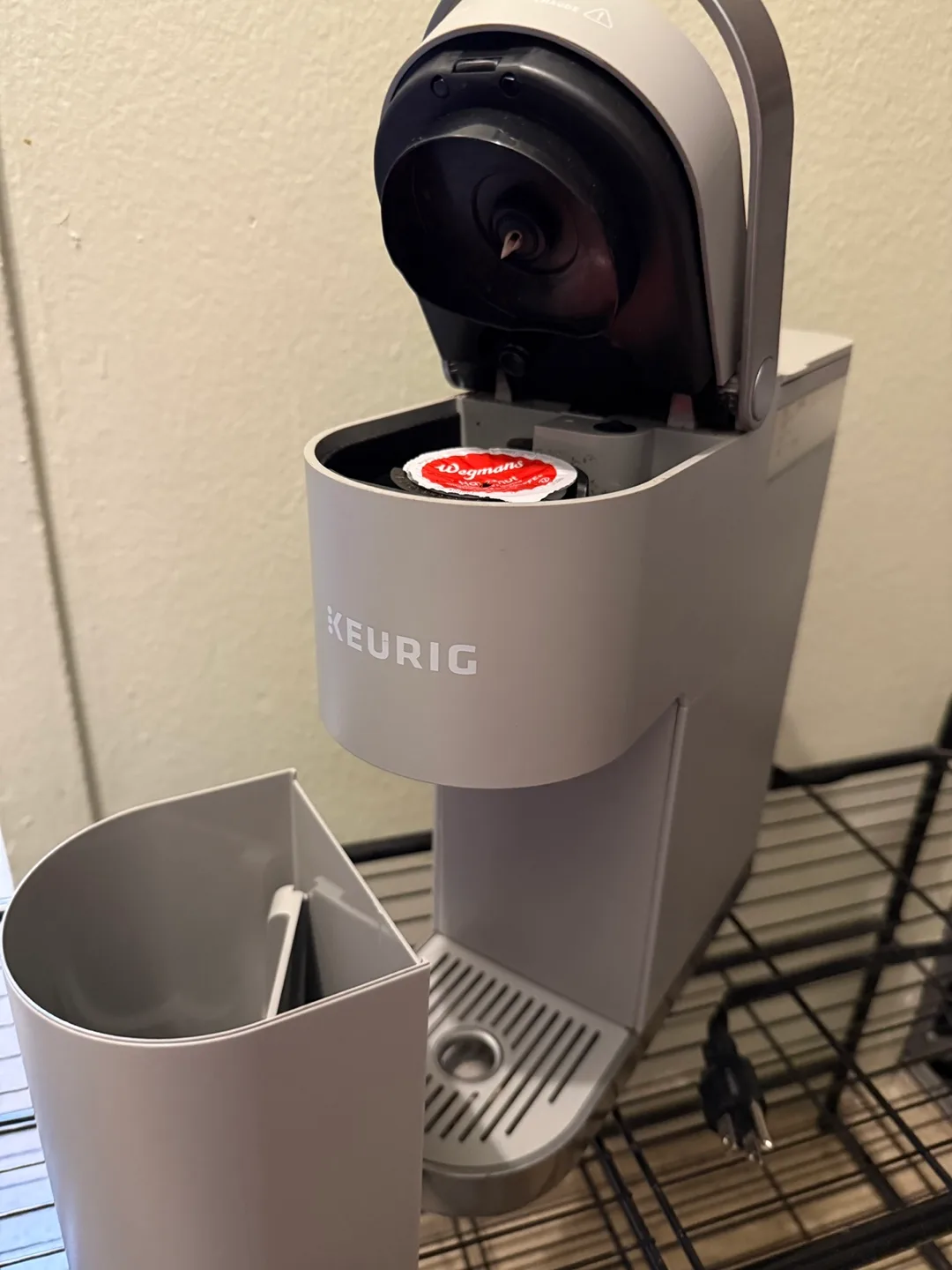 Keurig K-Mini Single Serve Coffee Maker Gray image indicator(4)