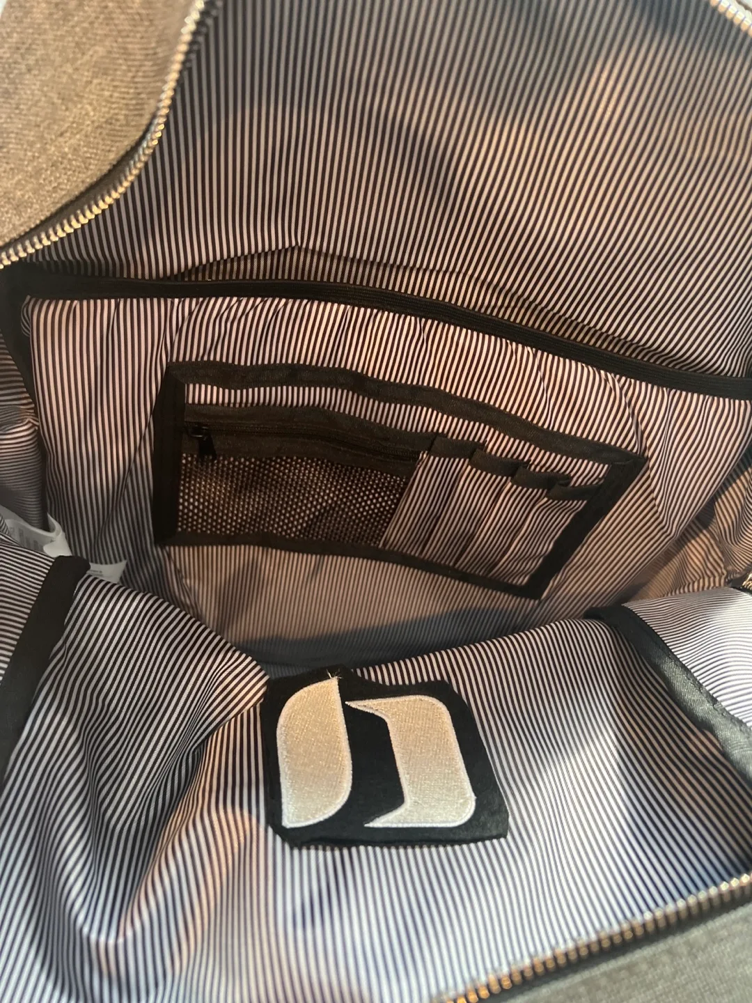 BRAND NEW Ashbury Skyline & Co. Backpack - Grey image indicator(2)