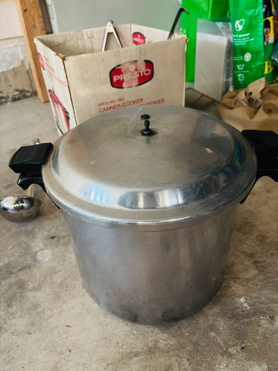 Presto Canner-Cooker 18 Litre Model 55023 thumbnail