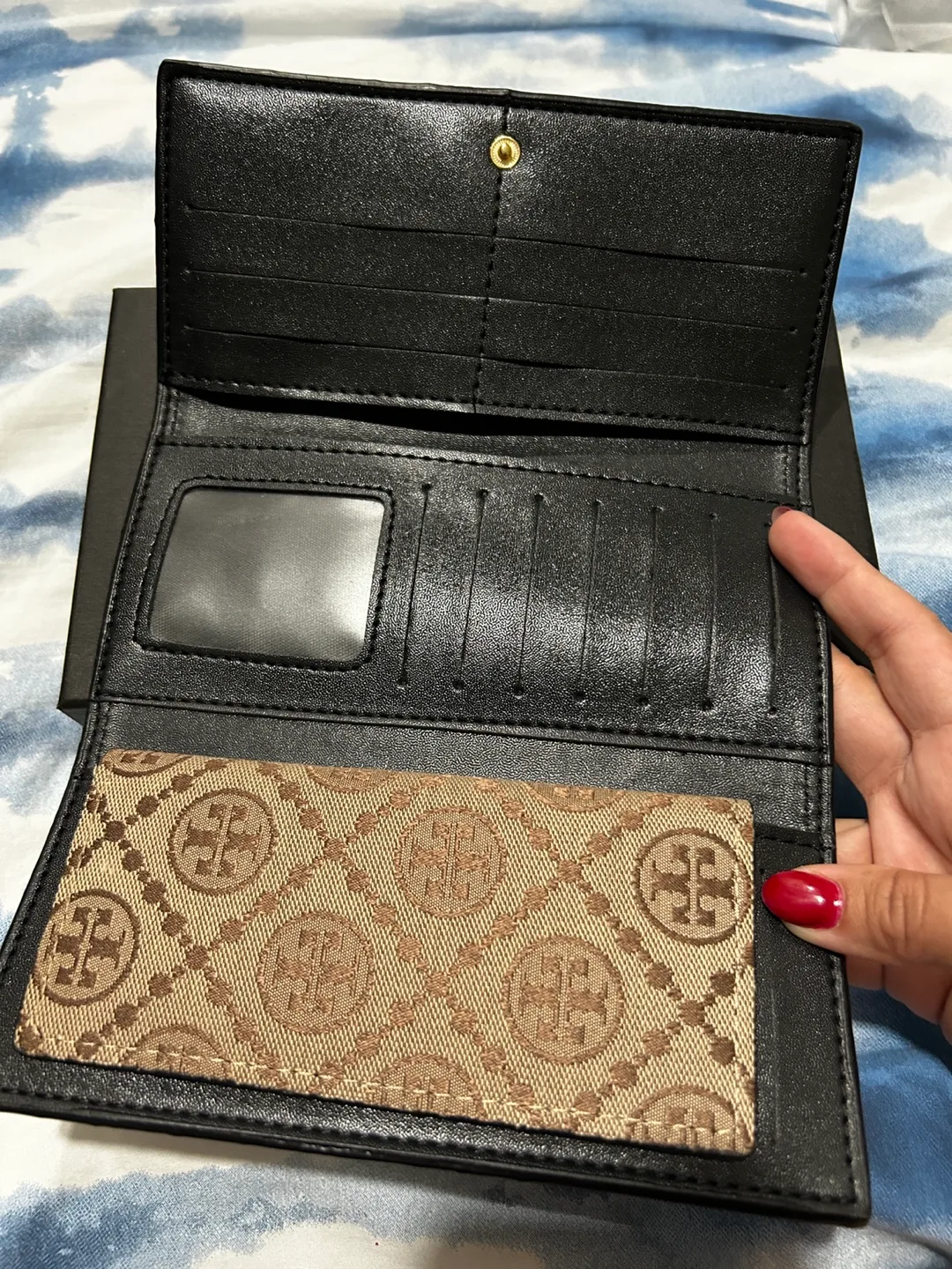 Tory Burch Wallet with Box image indicator(2)