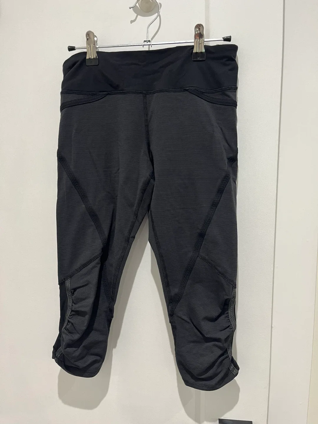 Lululemon Black Cropped Leggings thumbnail