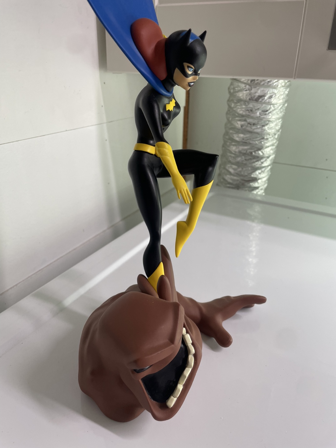 DC Collectibles Batgirl & Clayface Statue - photo 2