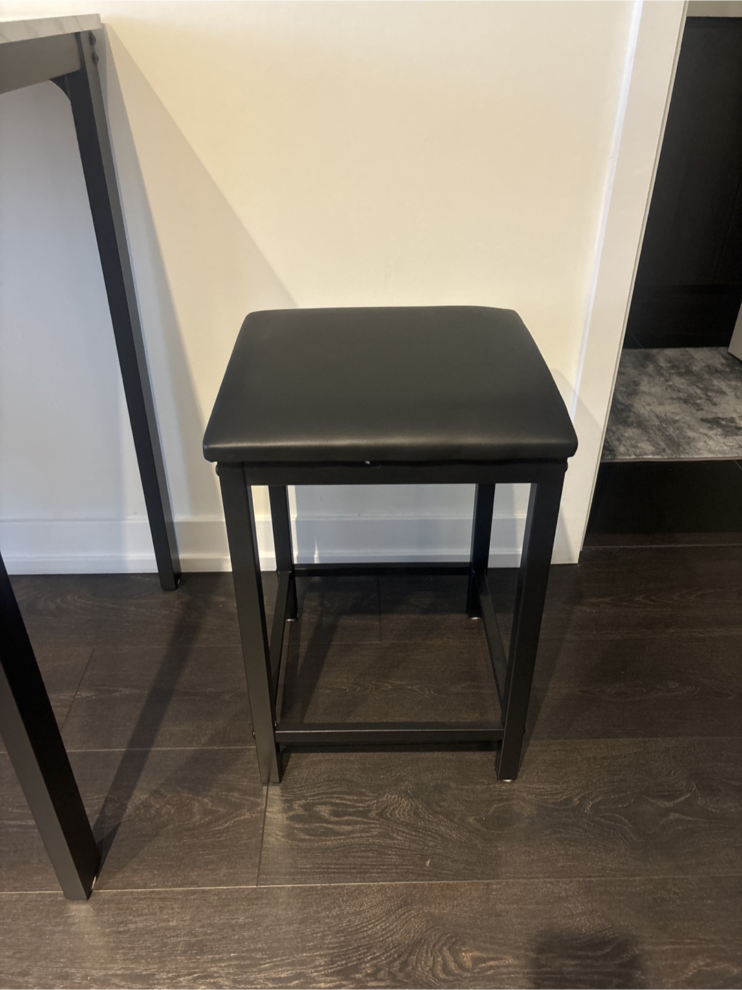 Faux Marble Top Table with 2 Black Stools - photo 2