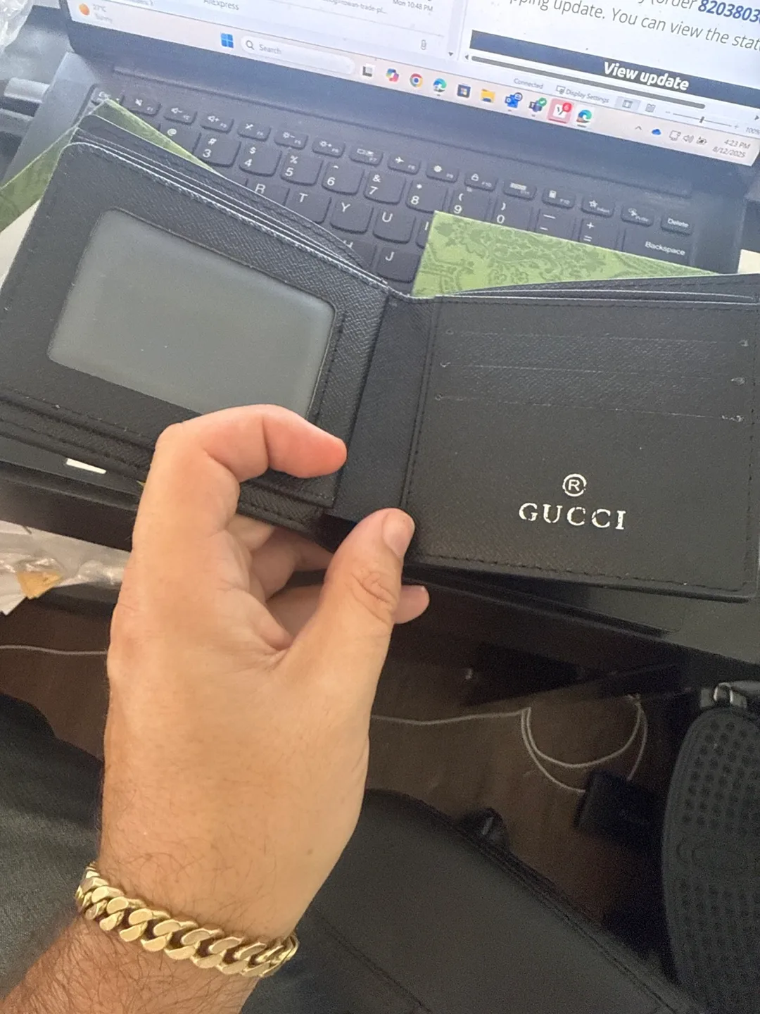 Gucci Men's Wallet - Like New! image indicator(2)