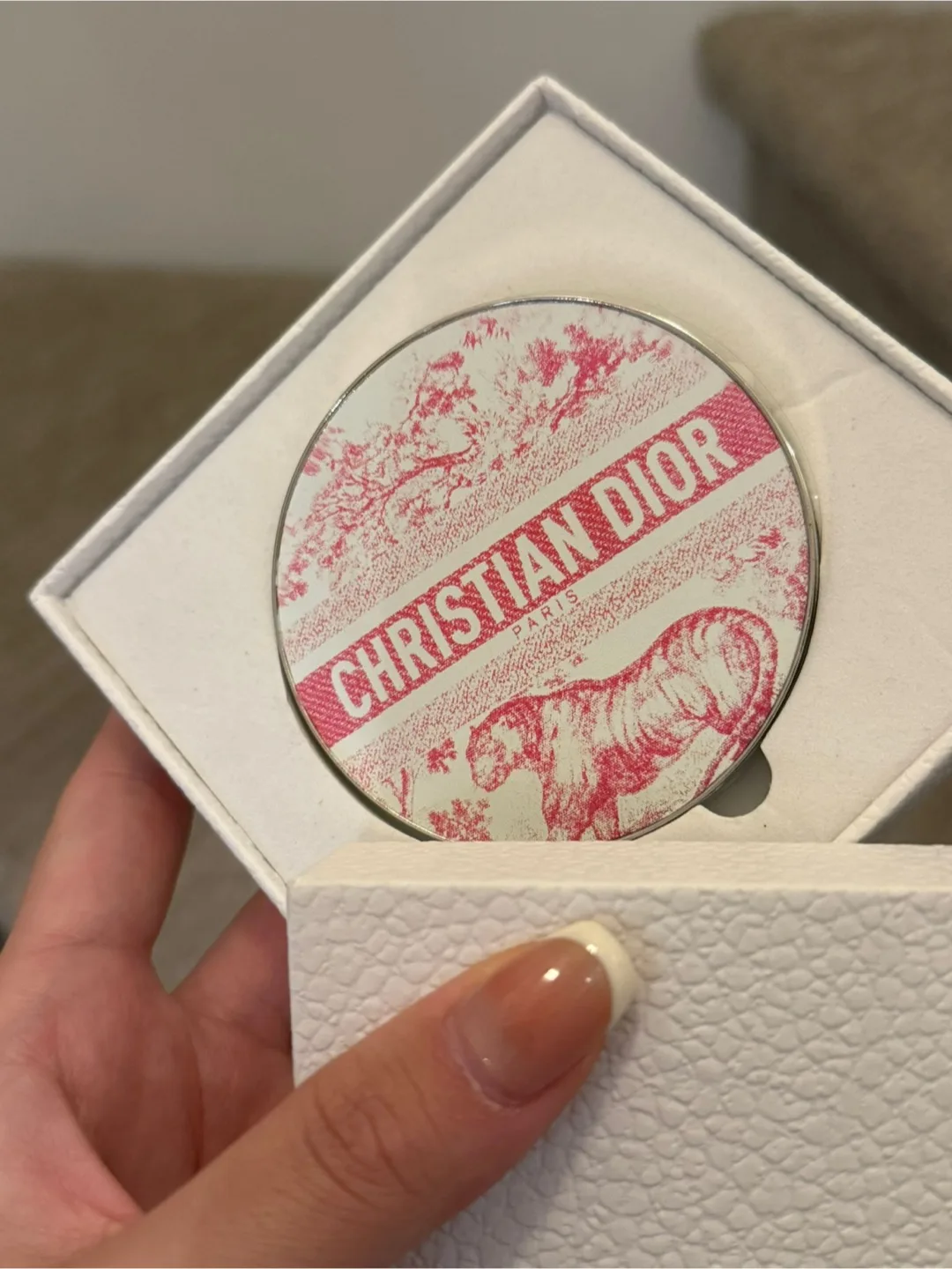 Dior Compact Mirror with Box image indicator(2)