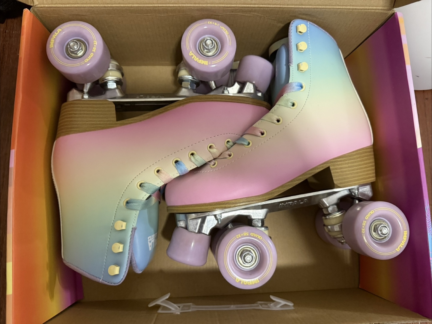 Impala Roller skates - Women size 6 + Helmet + Safety pads - photo 2
