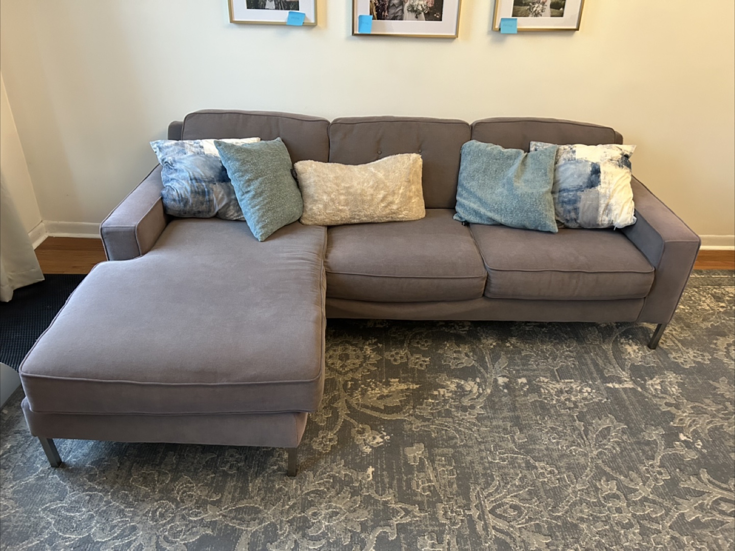 Comfy gray 3-seater sectional couch