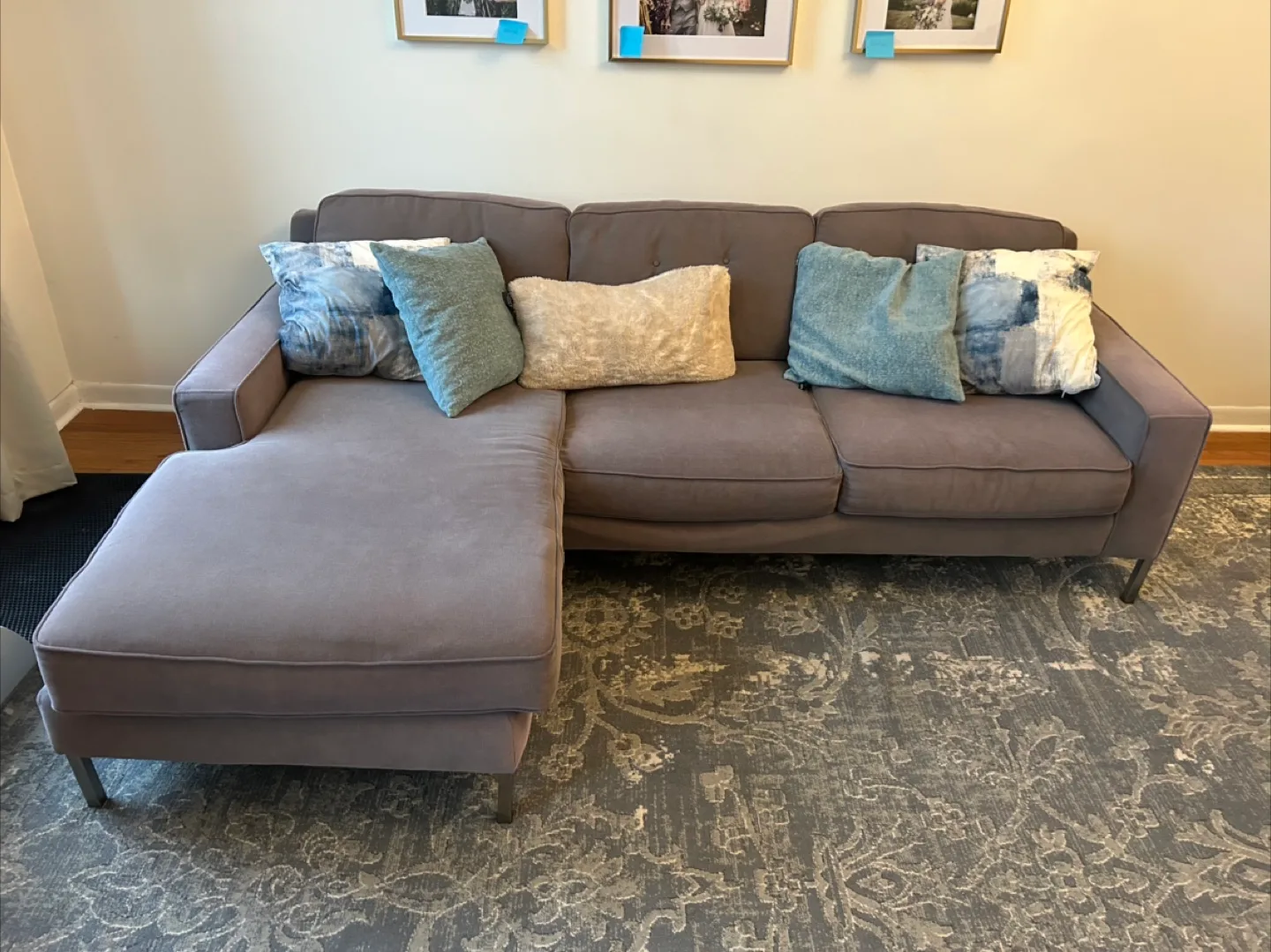 Comfy gray 3-seater sectional couch thumbnail