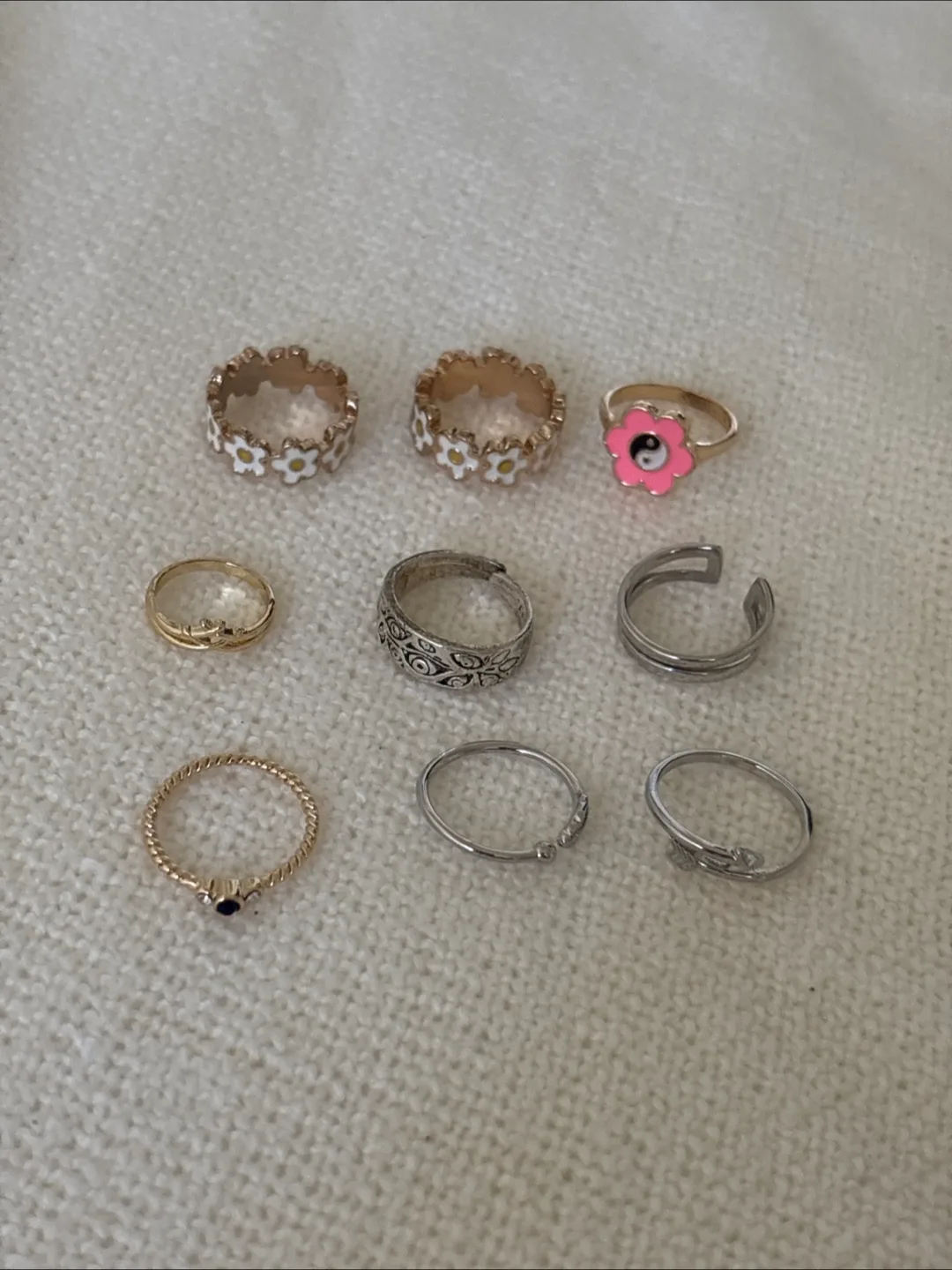 assorted rings bundle image indicator(2)