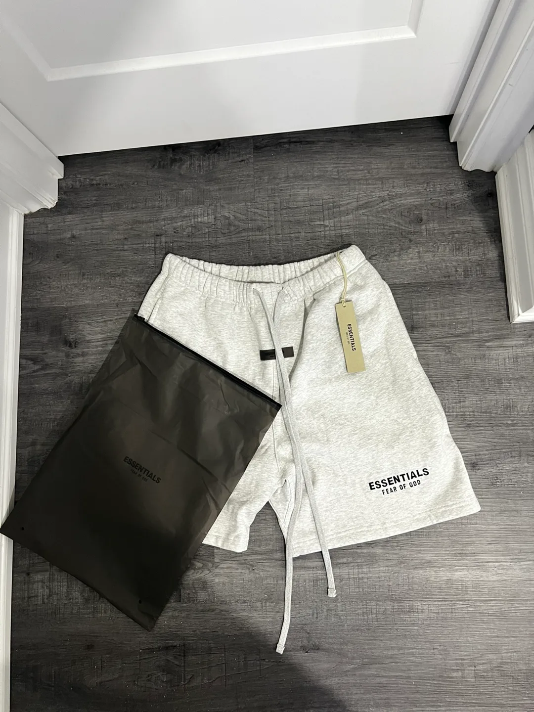 Essential Shorts Light Oatmeal thumbnail