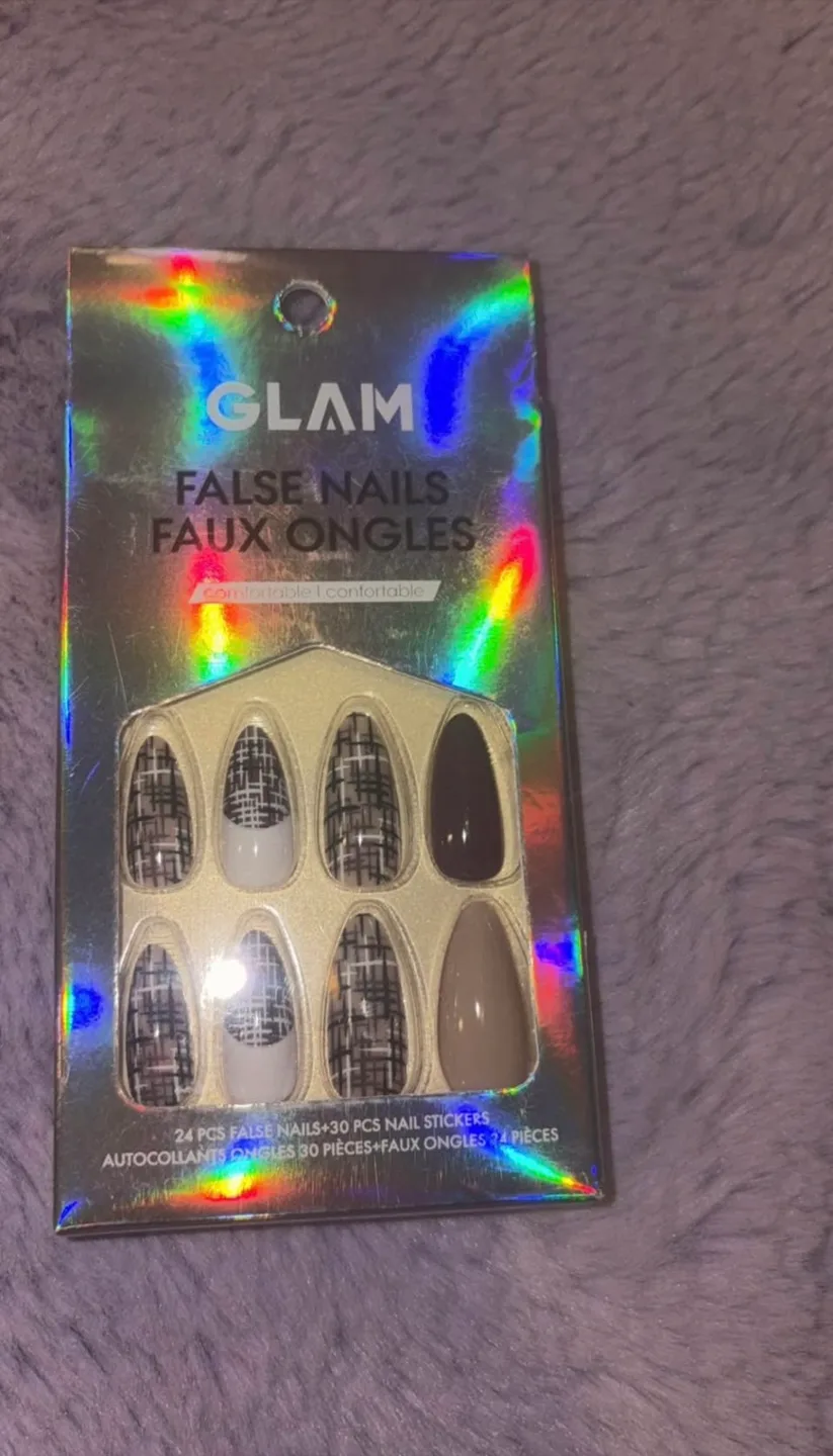 Glam False Nails - New in Box! thumbnail