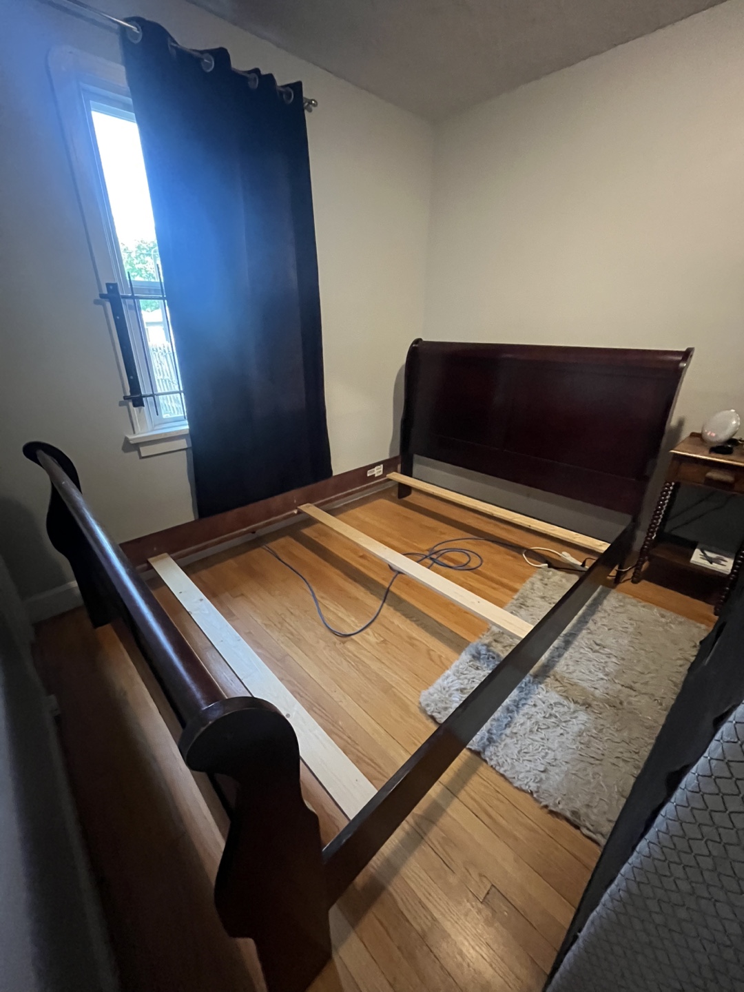 Free Queen size Sleigh Bed Frame - Dark Wood