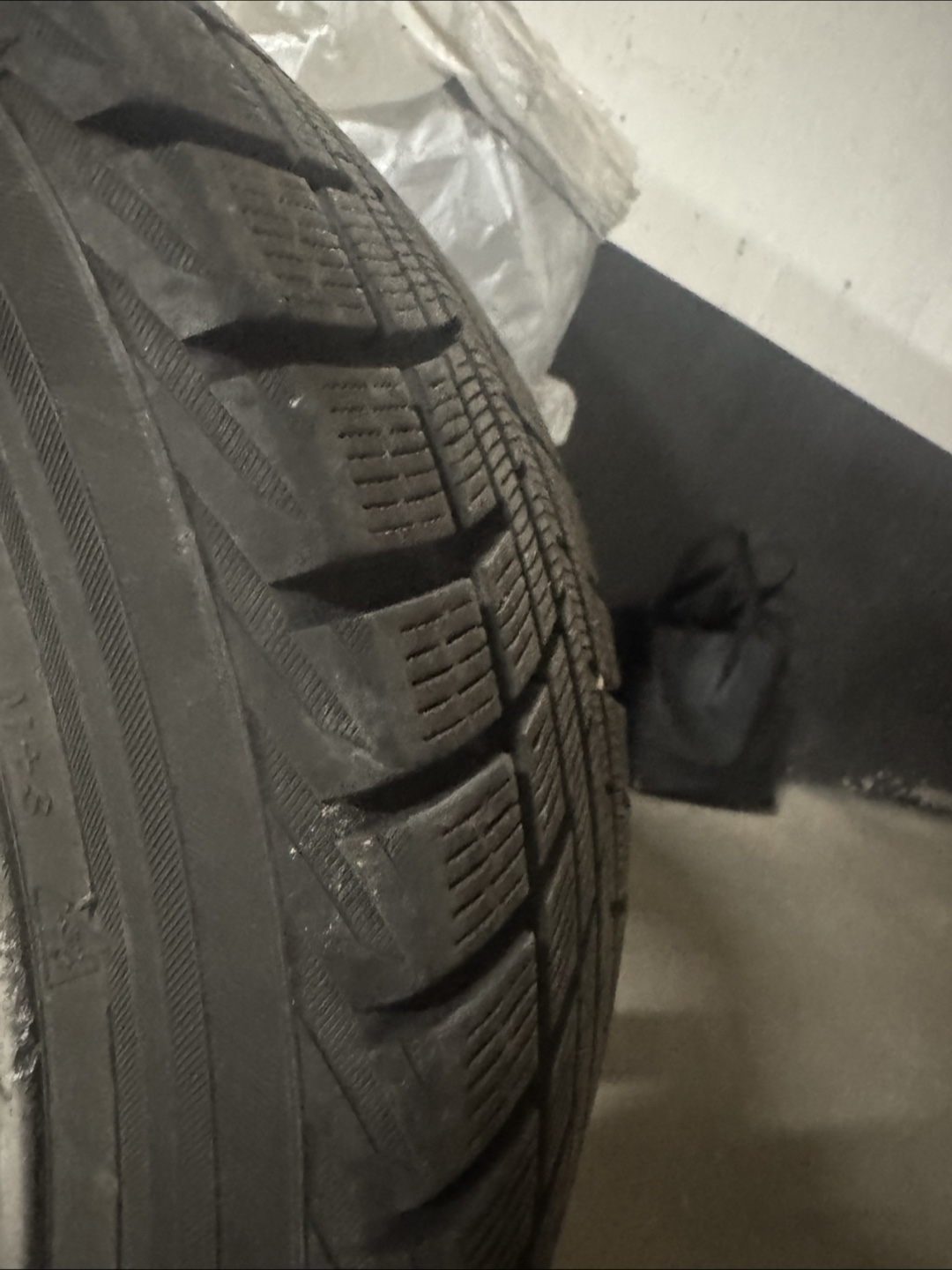 Audi B8 OEM 245/40R18 97T Winter Tire on Rim - photo 3